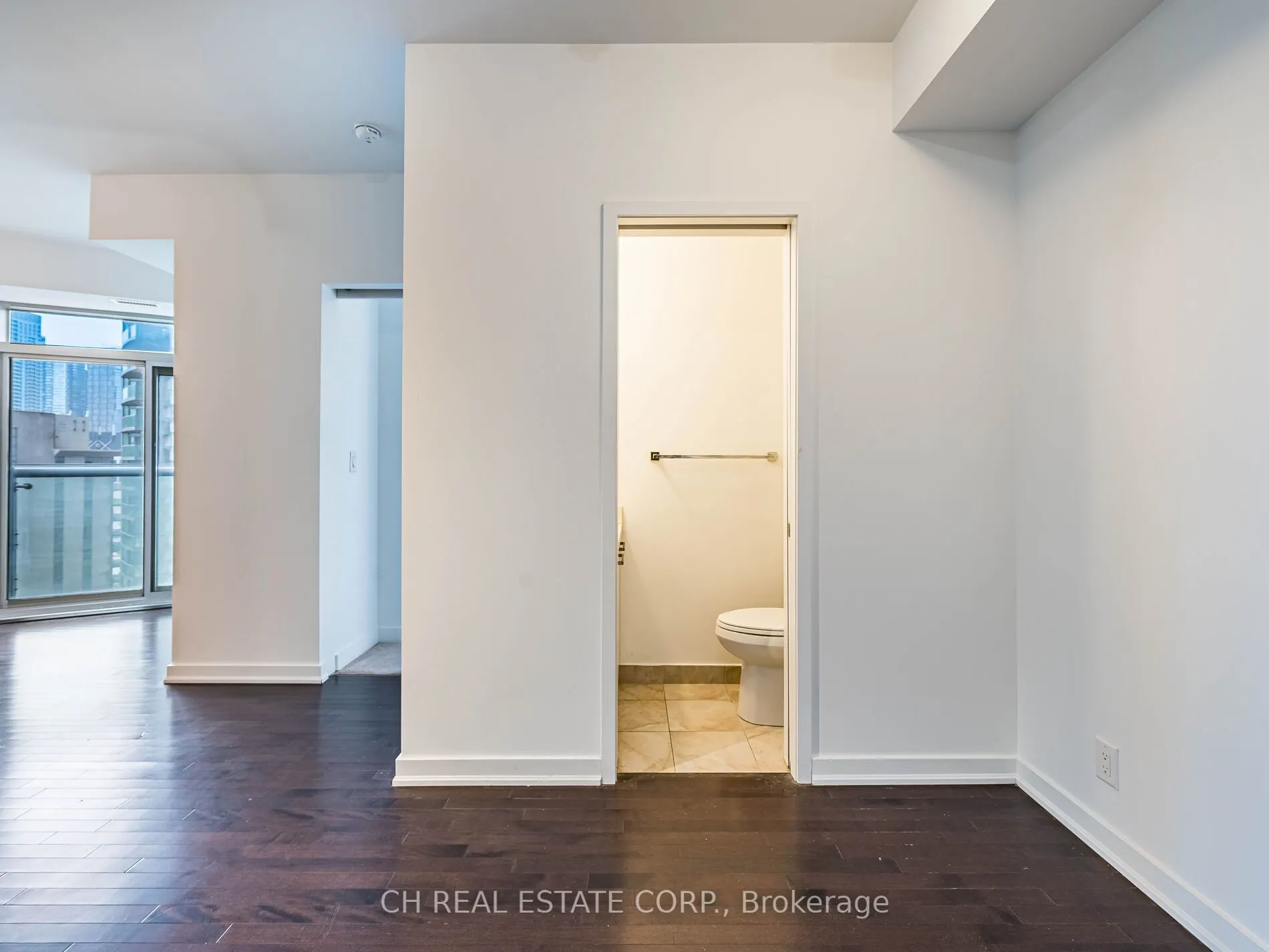 12 York Street N, #1307