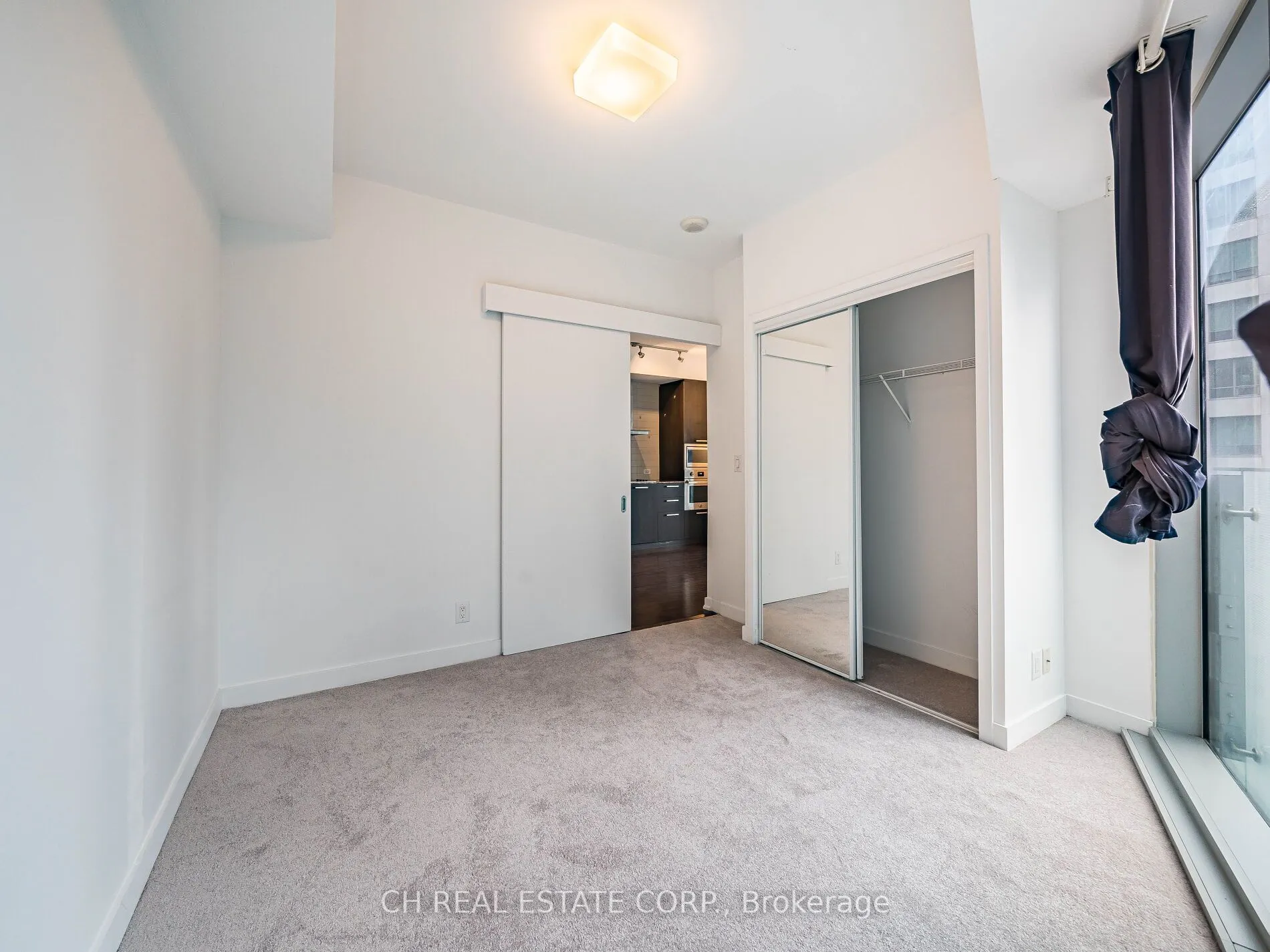 12 York Street N, #1307