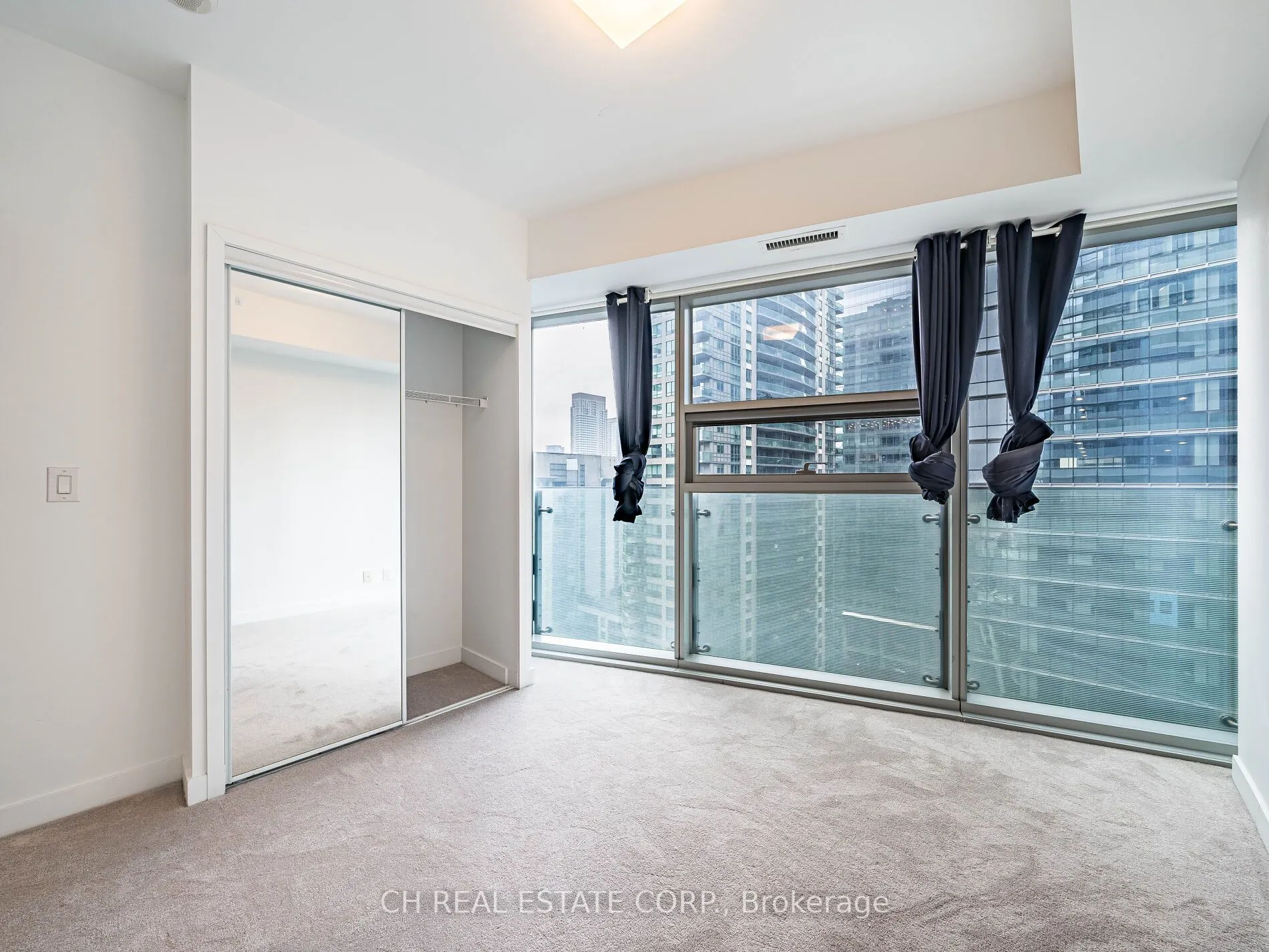 12 York Street N, #1307