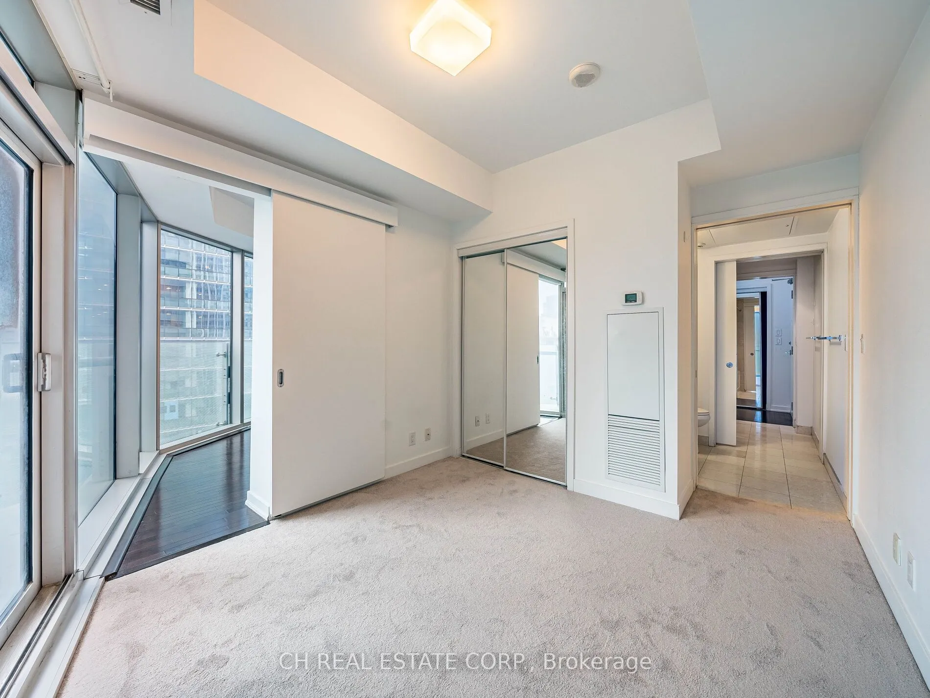12 York Street N, #1307