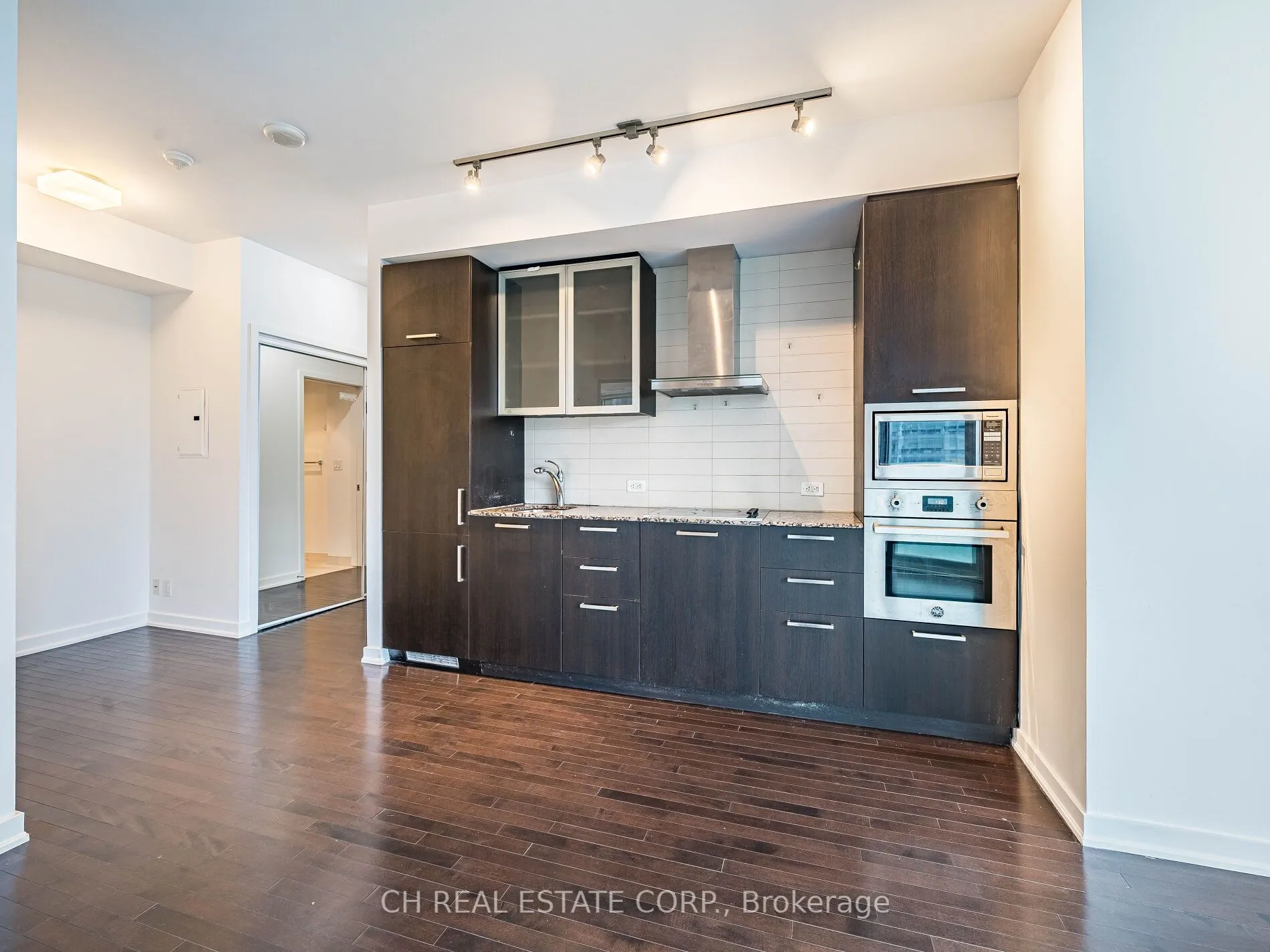 12 York Street N, #1307