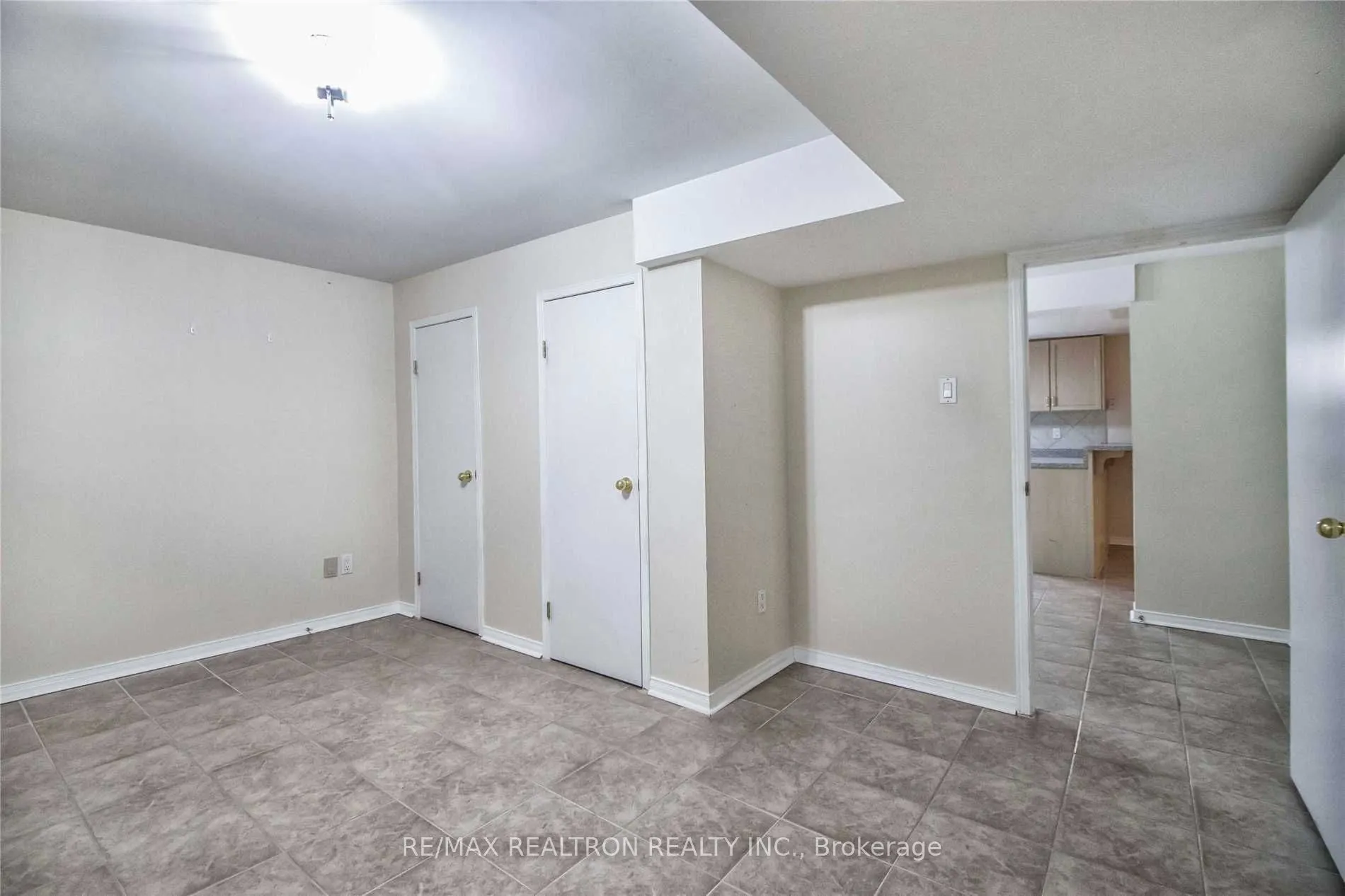 25 Model Avenue