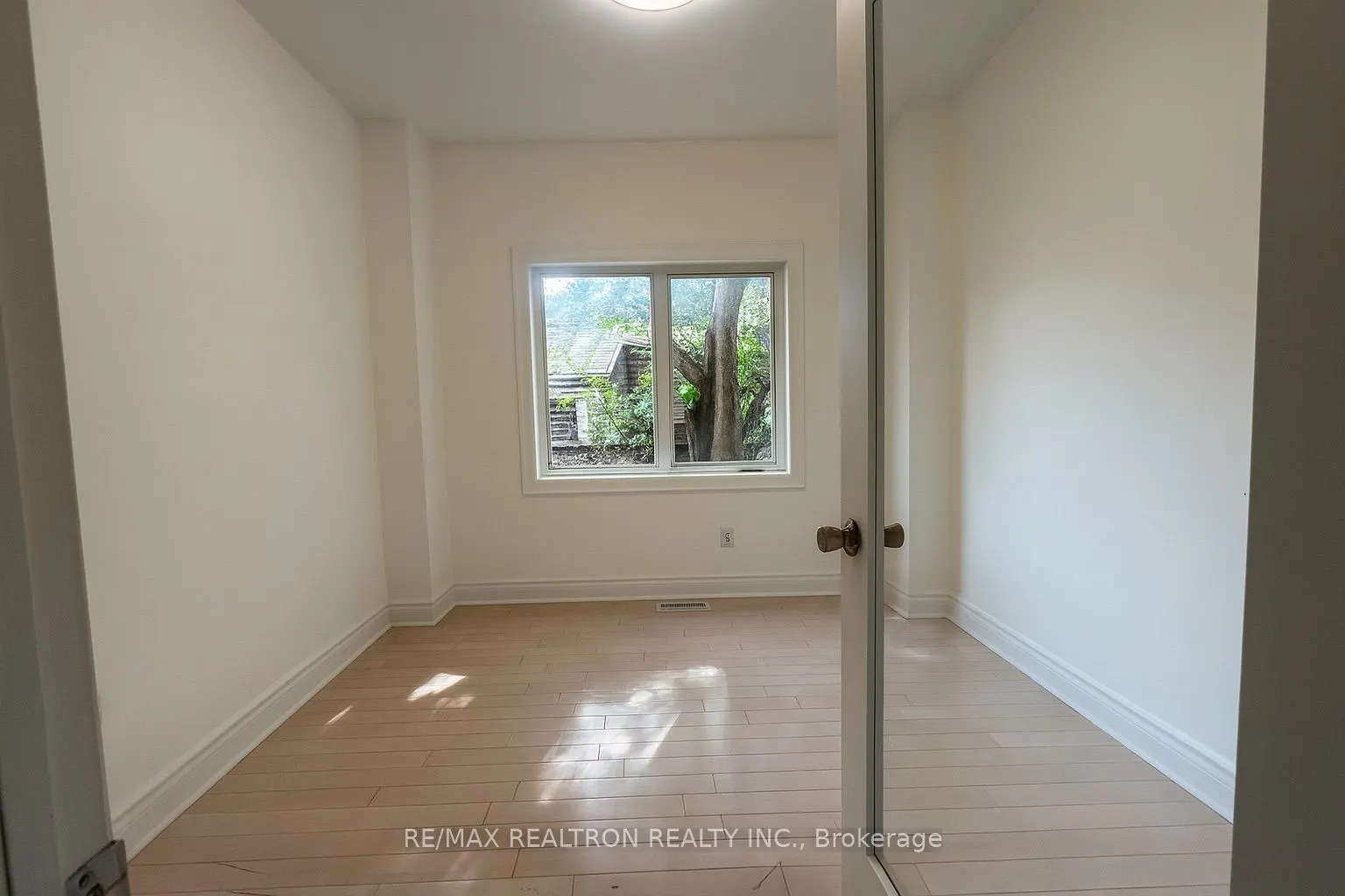 25 Model Avenue