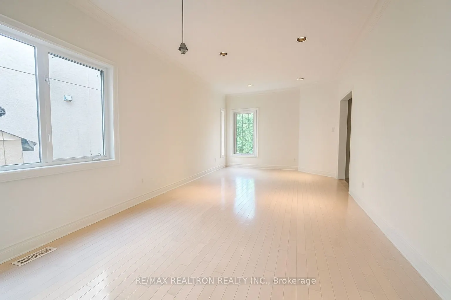 25 Model Avenue