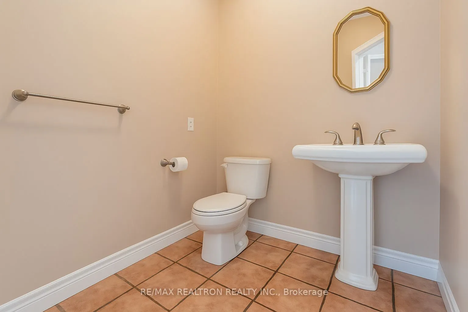 25 Model Avenue