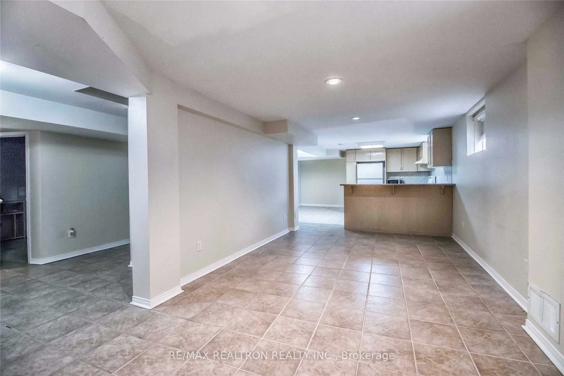 25 Model Avenue