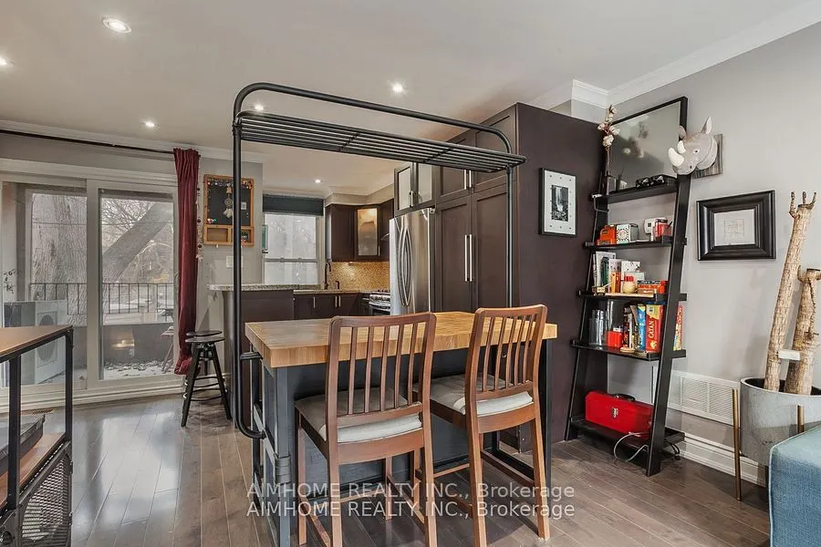360 R Dundas Street E, #Th#2