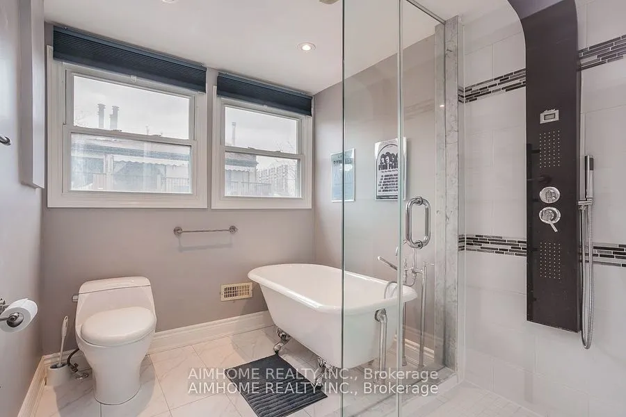 360 R Dundas Street E, #Th#2