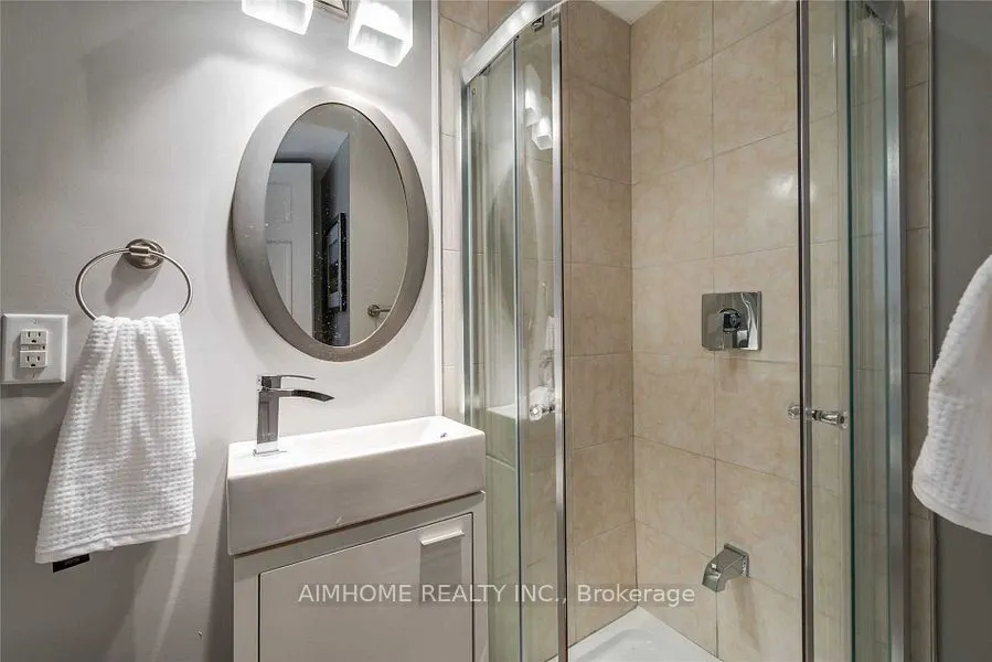 360 R Dundas Street E, #Th#2