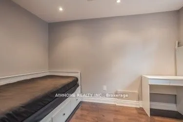 360 R Dundas Street E, #Th#2