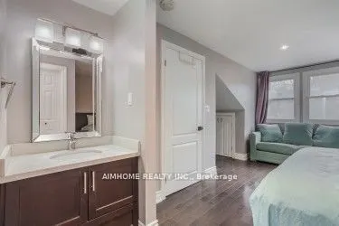 360 R Dundas Street E, #Th#2
