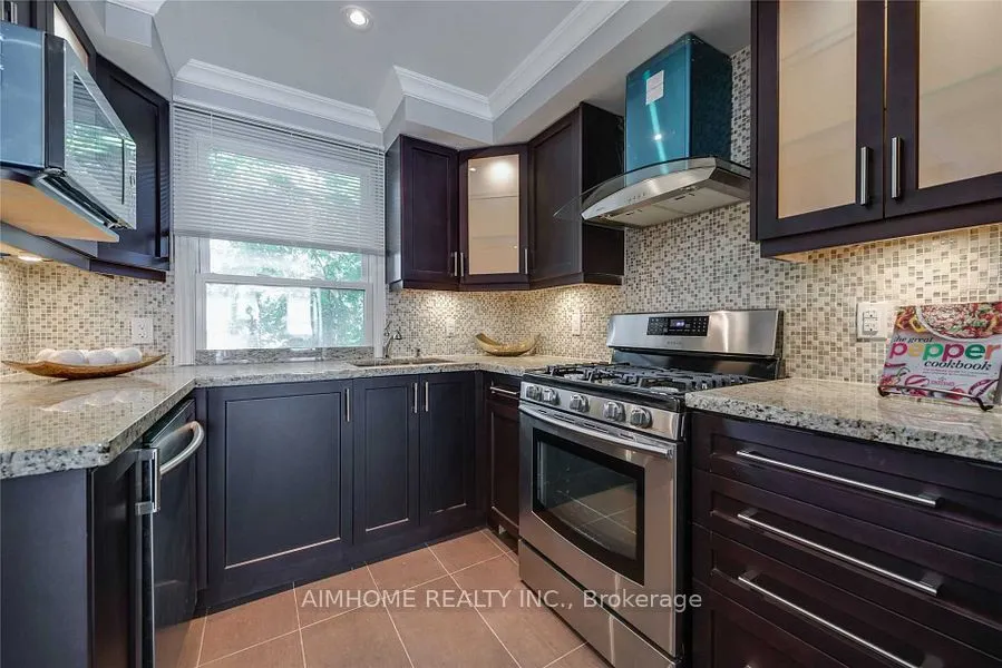 360 R Dundas Street E, #Th#2
