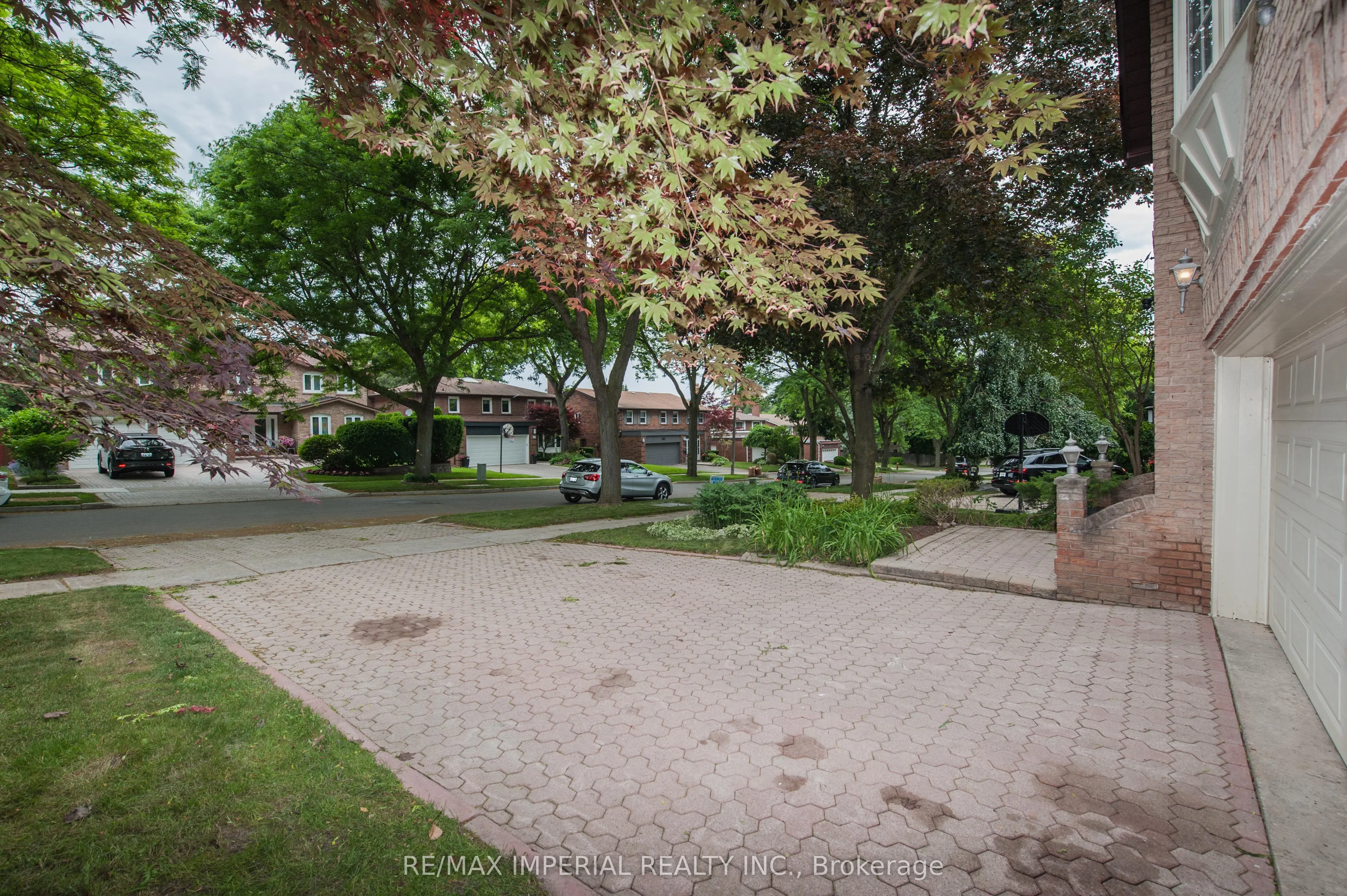 11 Riderwood Drive E