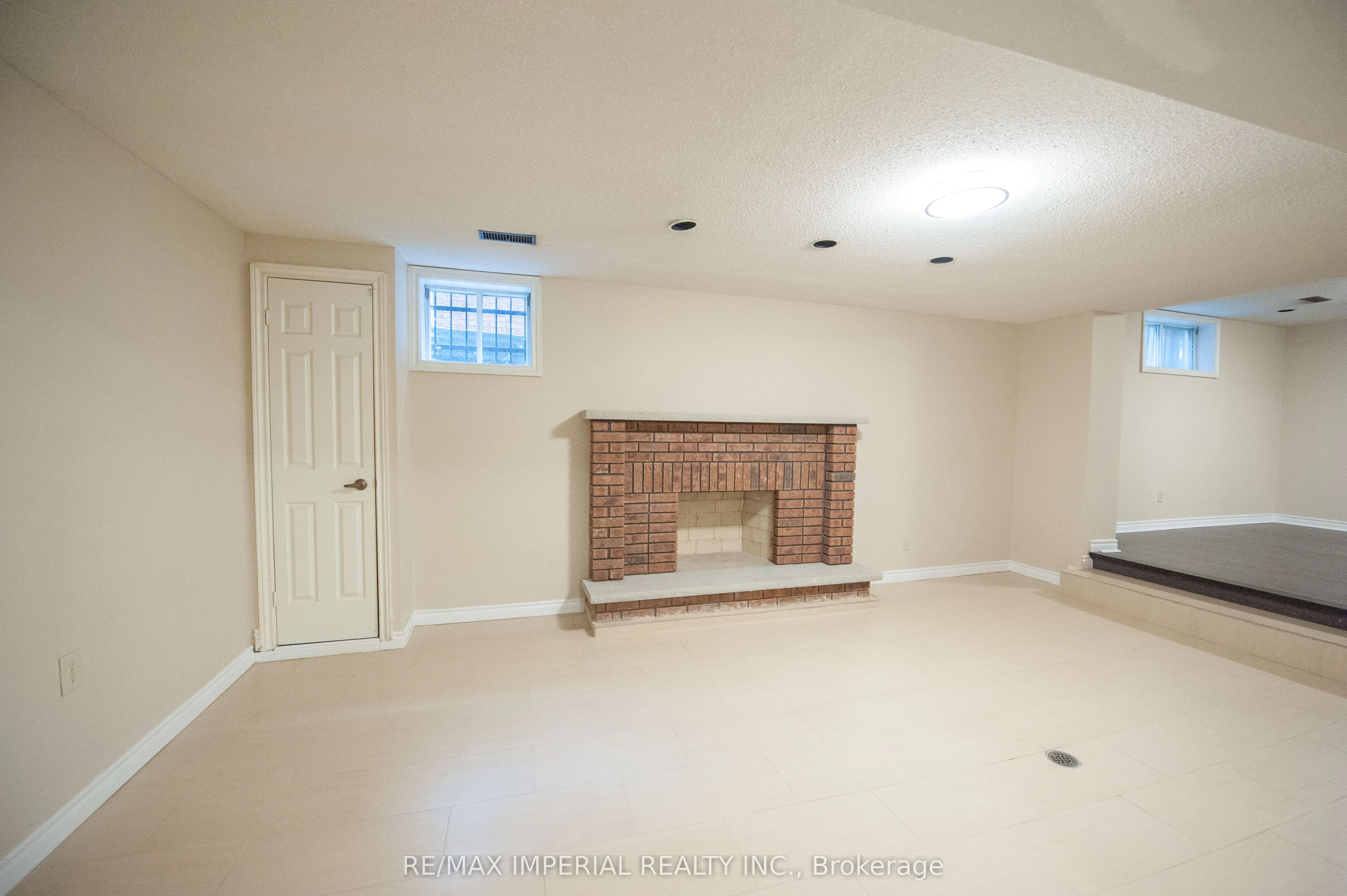 11 Riderwood Drive E