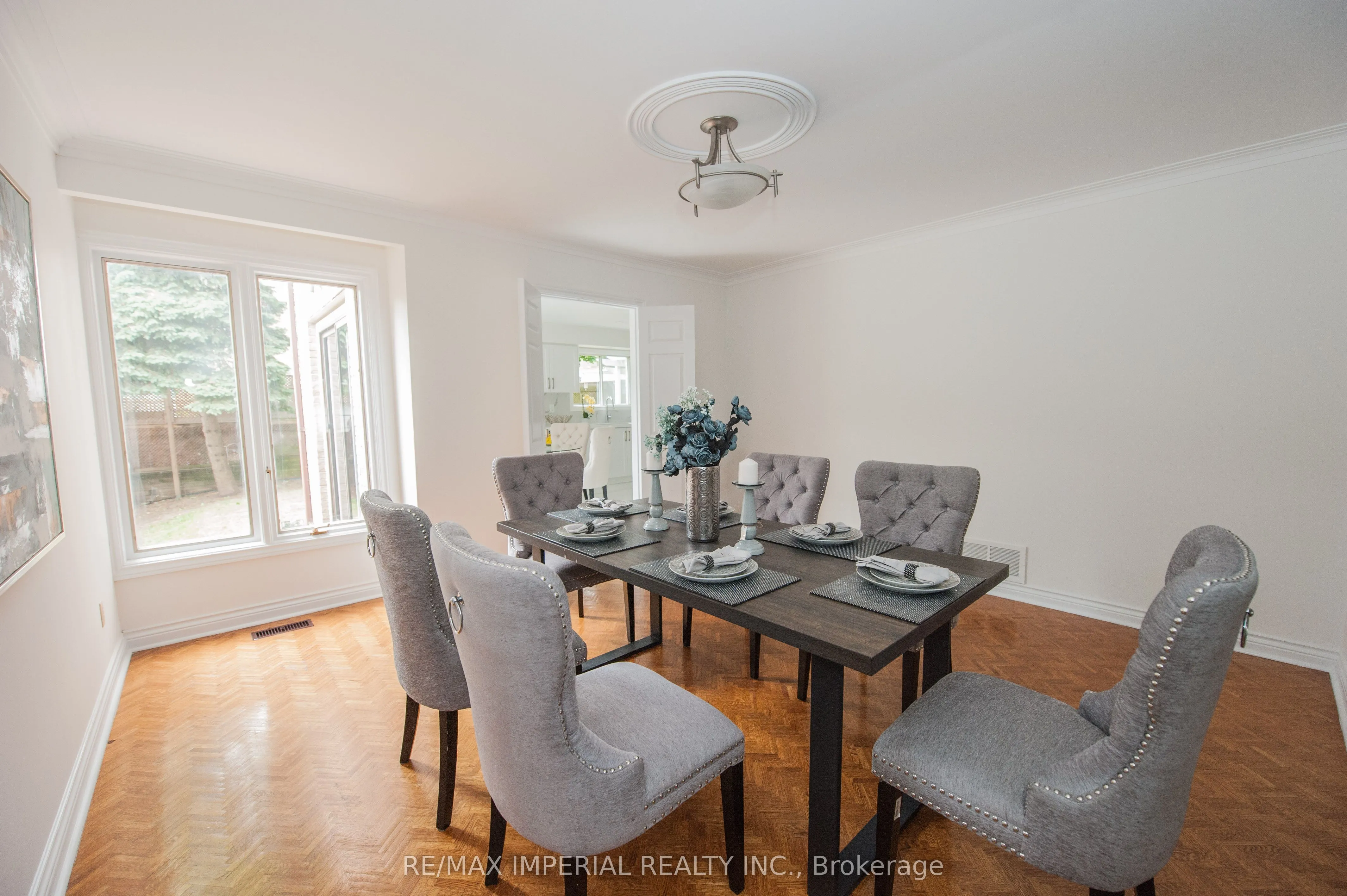 11 Riderwood Drive E
