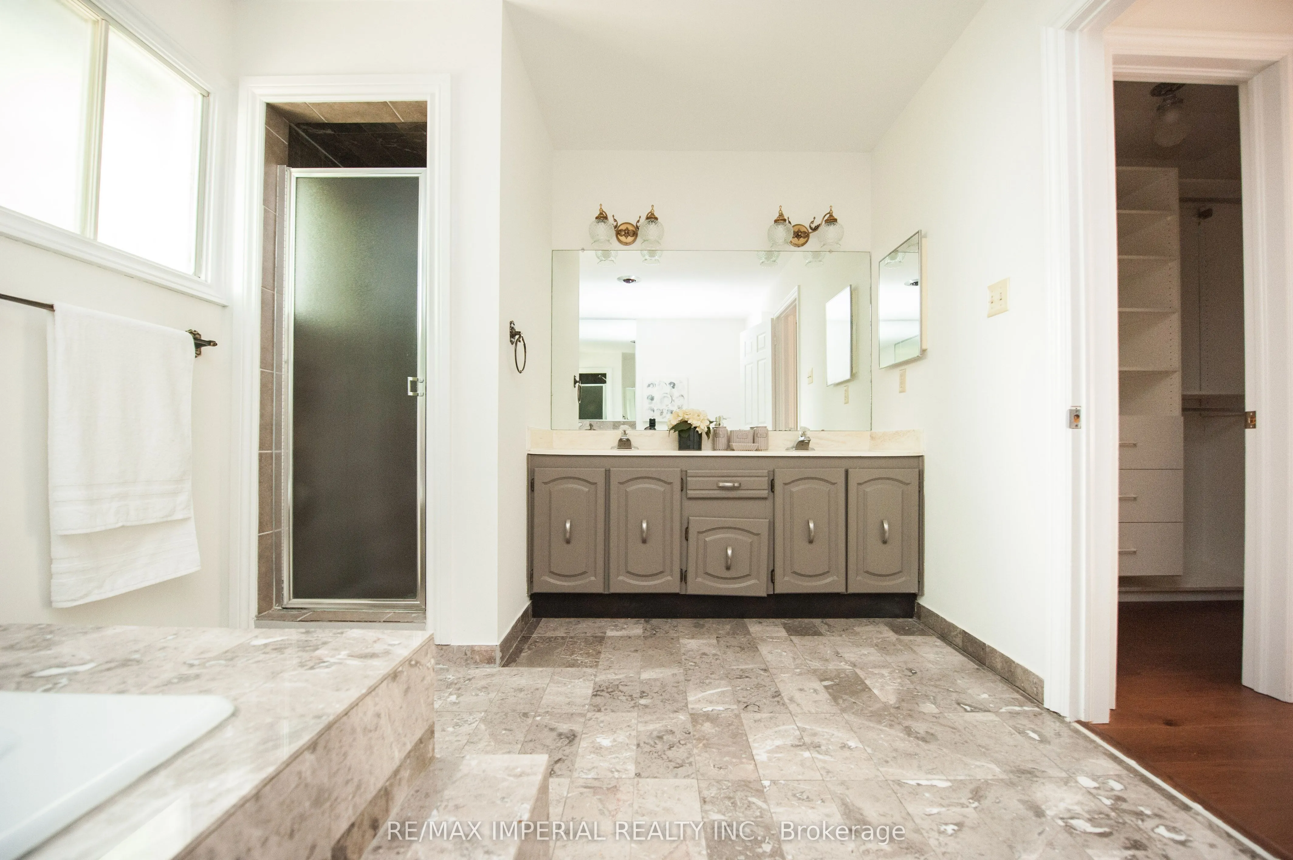11 Riderwood Drive E
