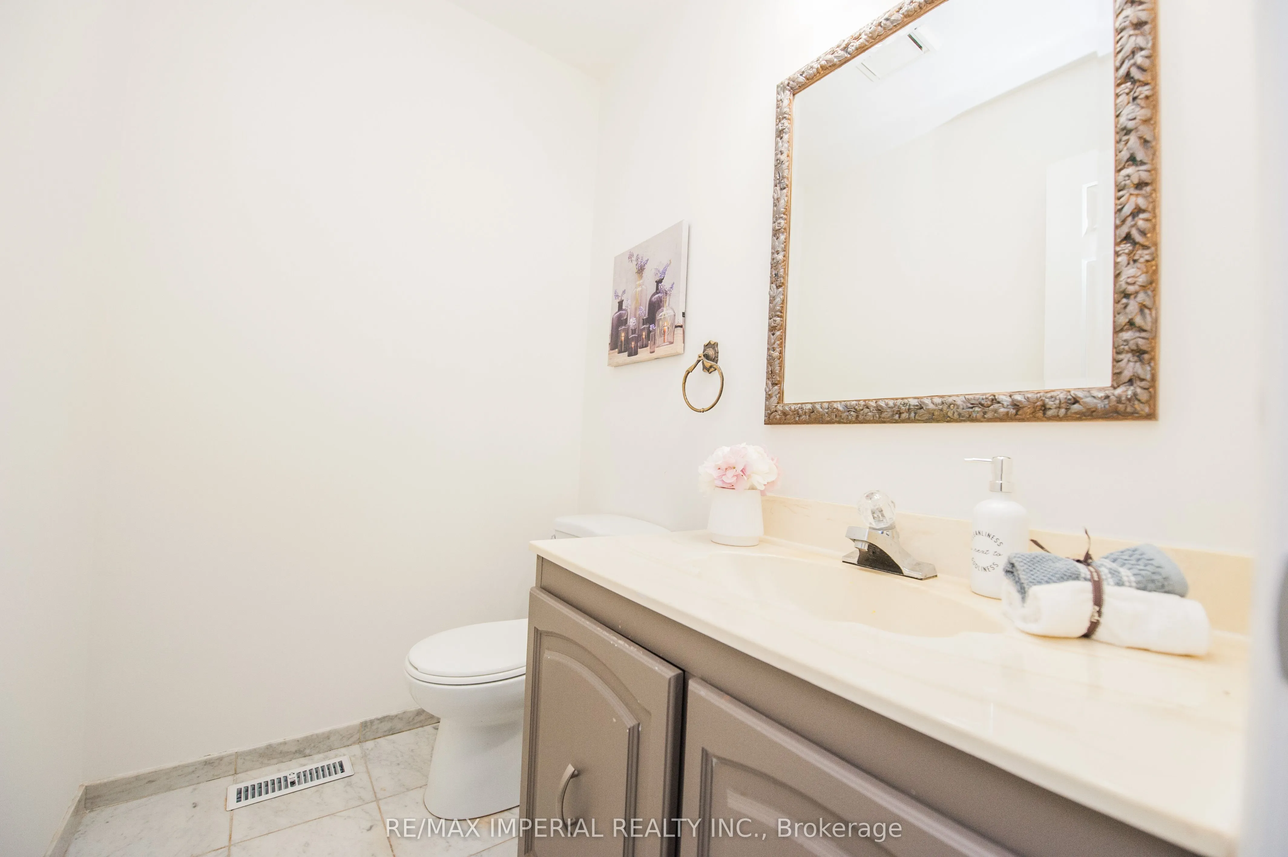 11 Riderwood Drive E
