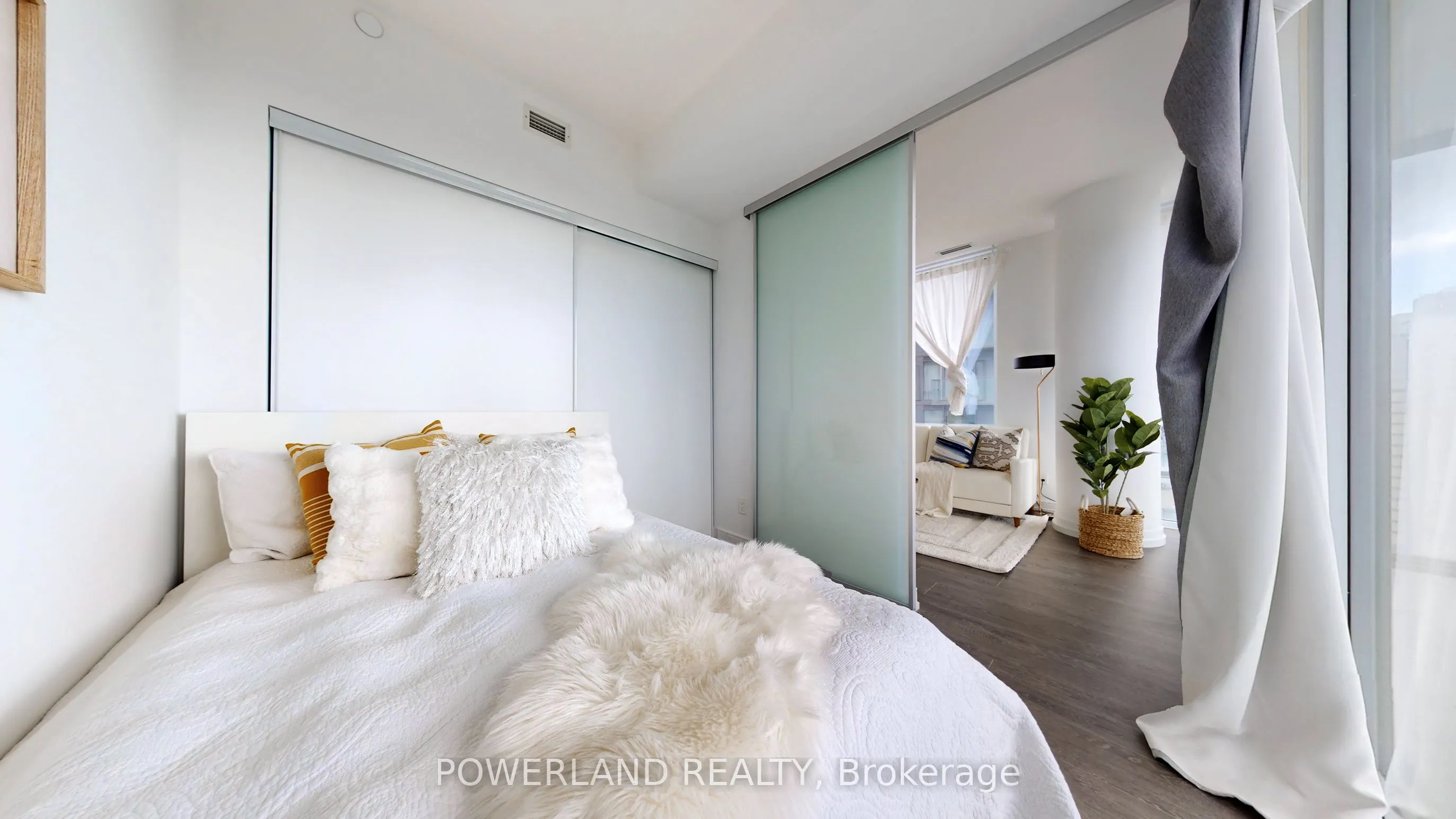 28 Wellesley Street E, #2304