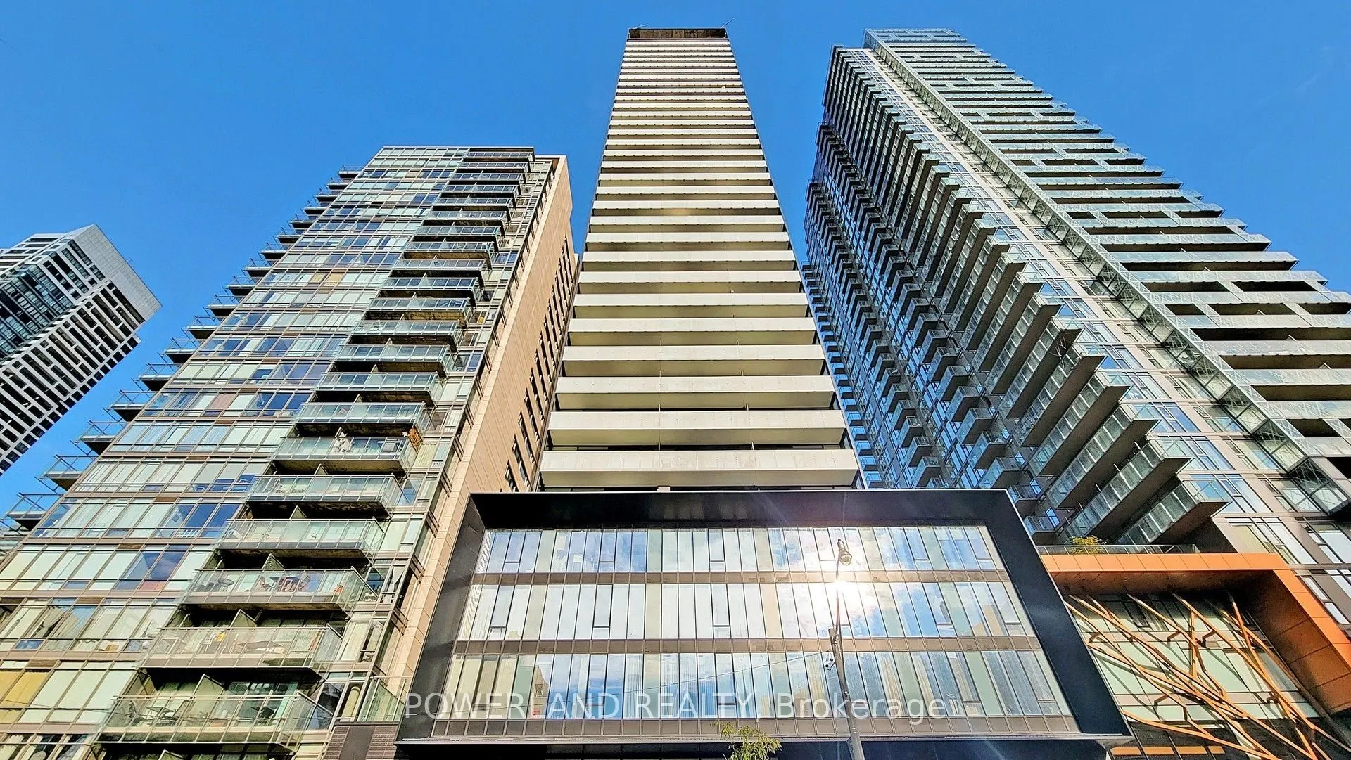 28 Wellesley Street E, #2304