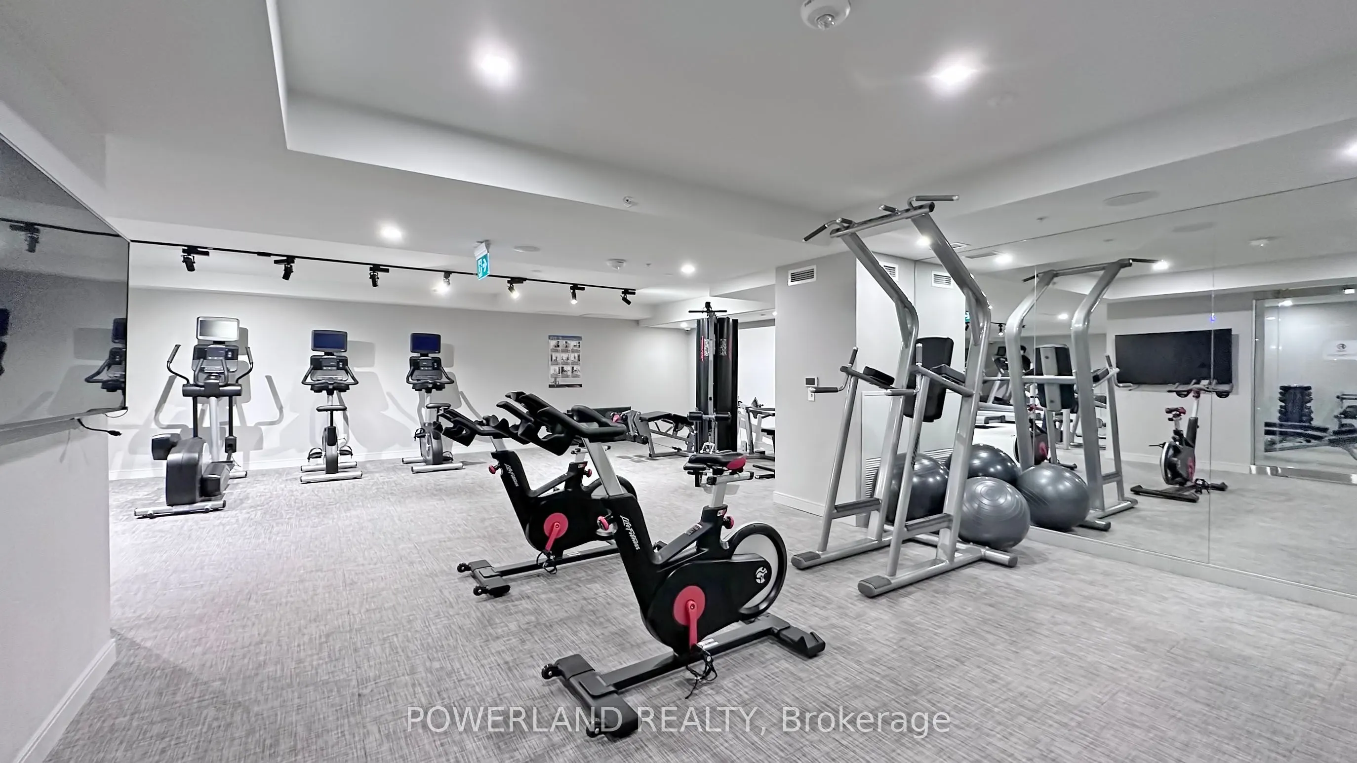 28 Wellesley Street E, #2304
