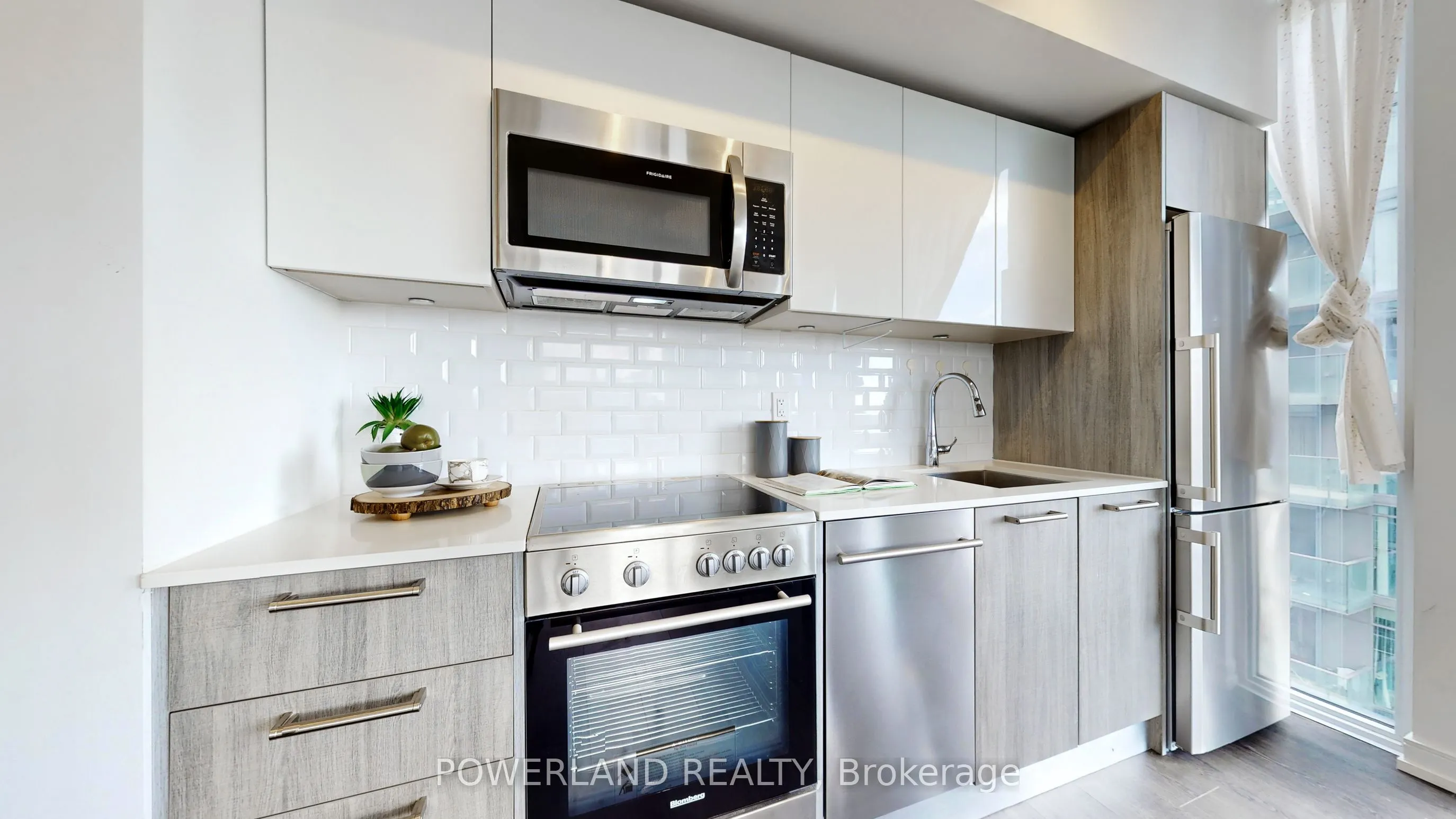 28 Wellesley Street E, #2304