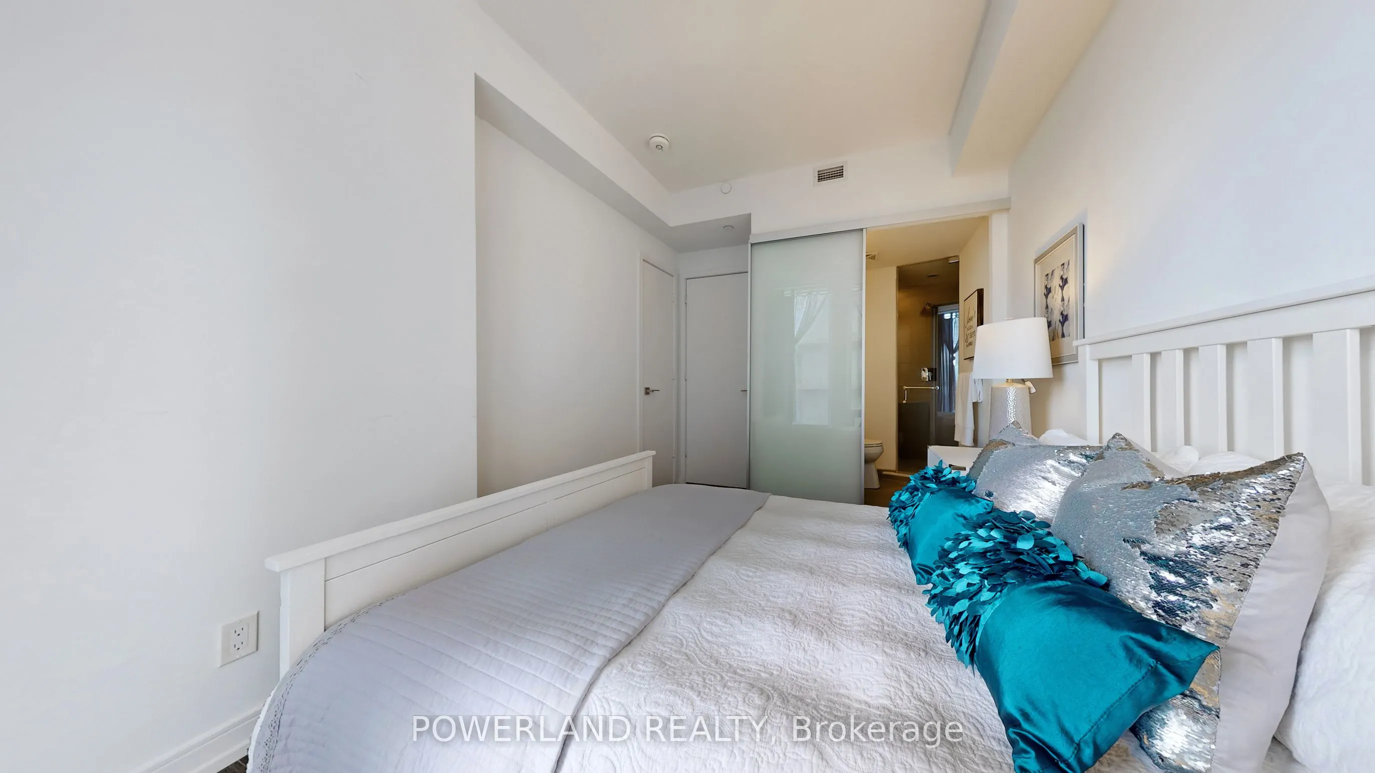 28 Wellesley Street E, #2304