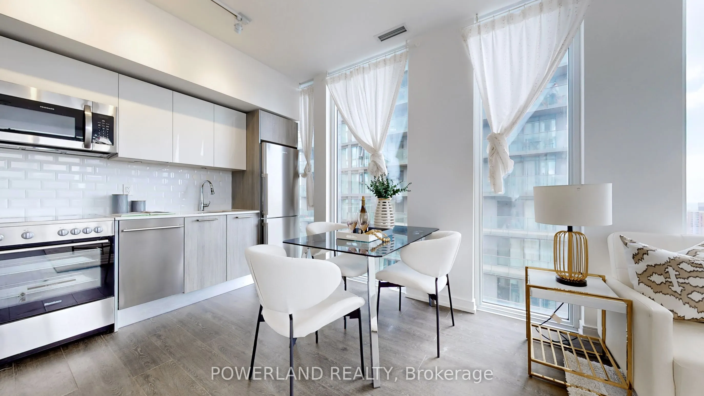 28 Wellesley Street E, #2304