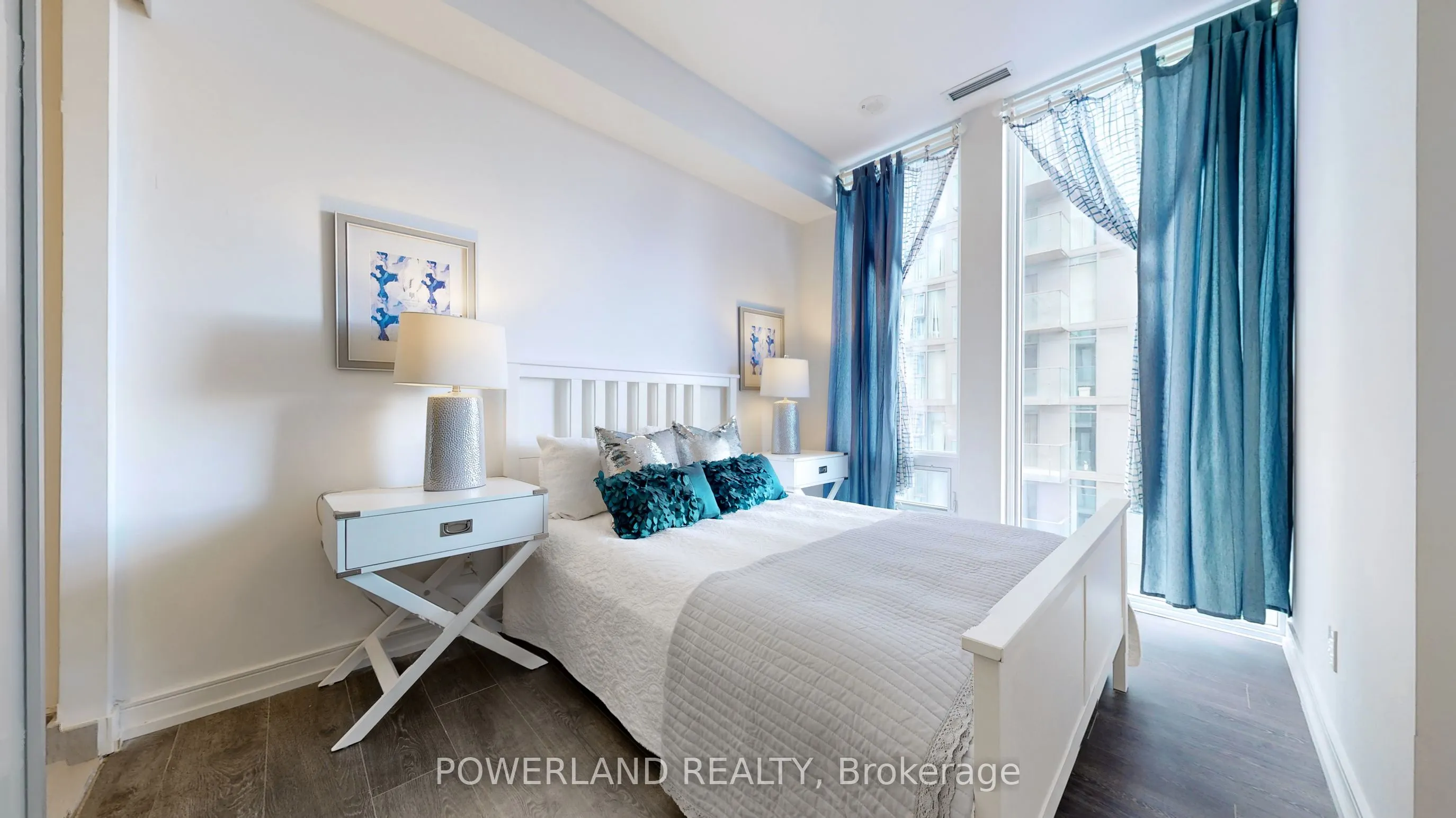 28 Wellesley Street E, #2304