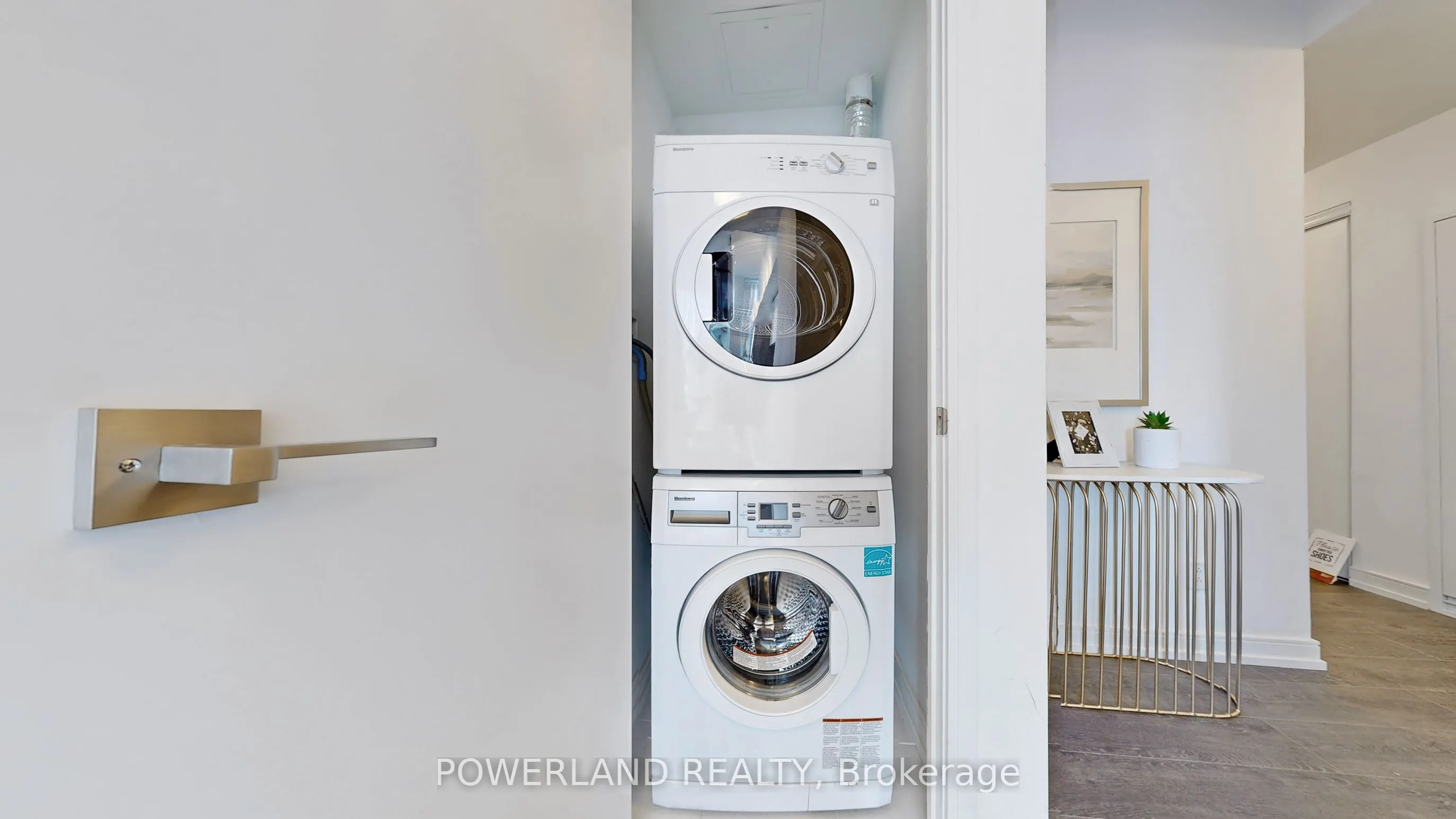 28 Wellesley Street E, #2304