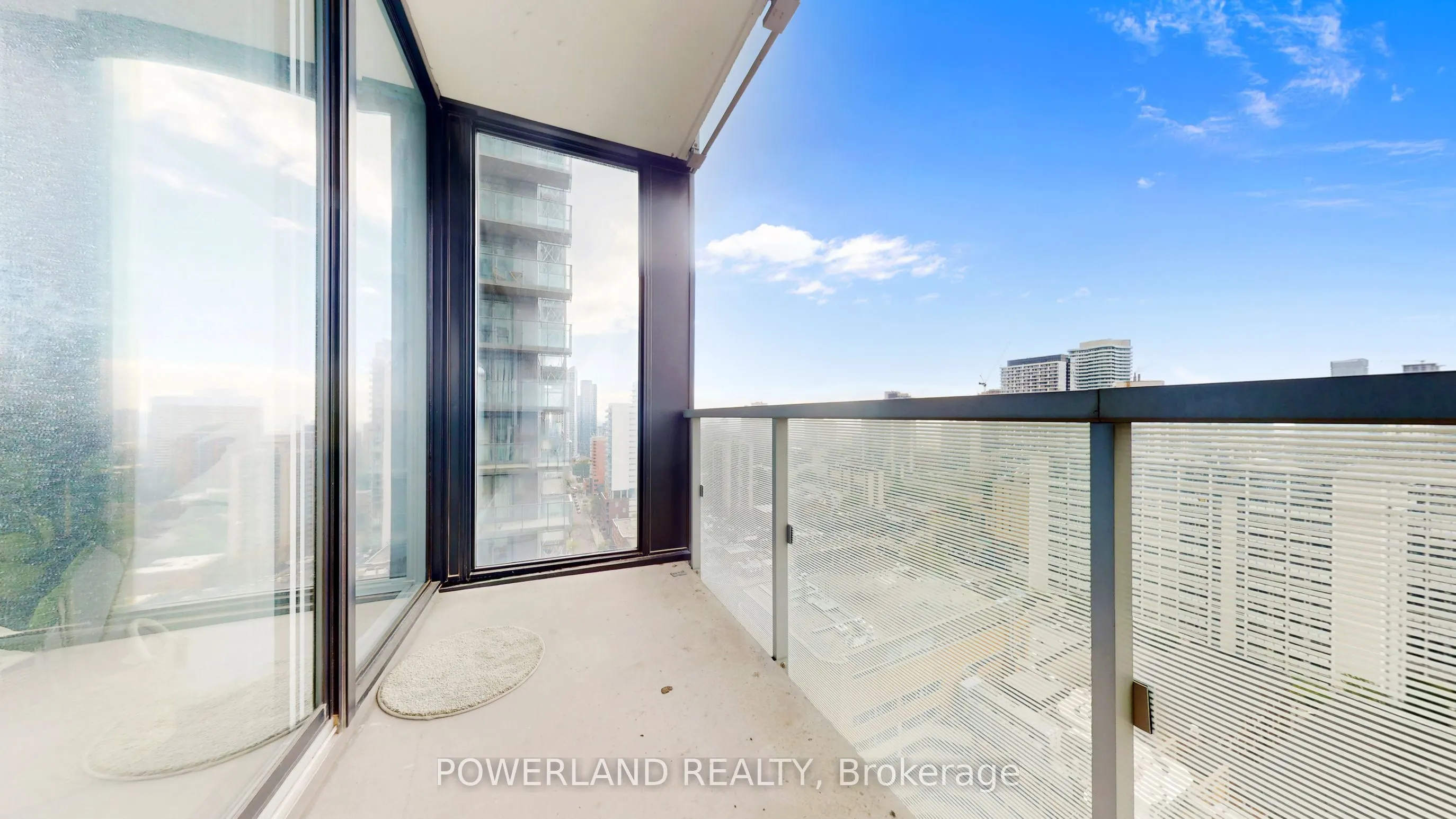 28 Wellesley Street E, #2304