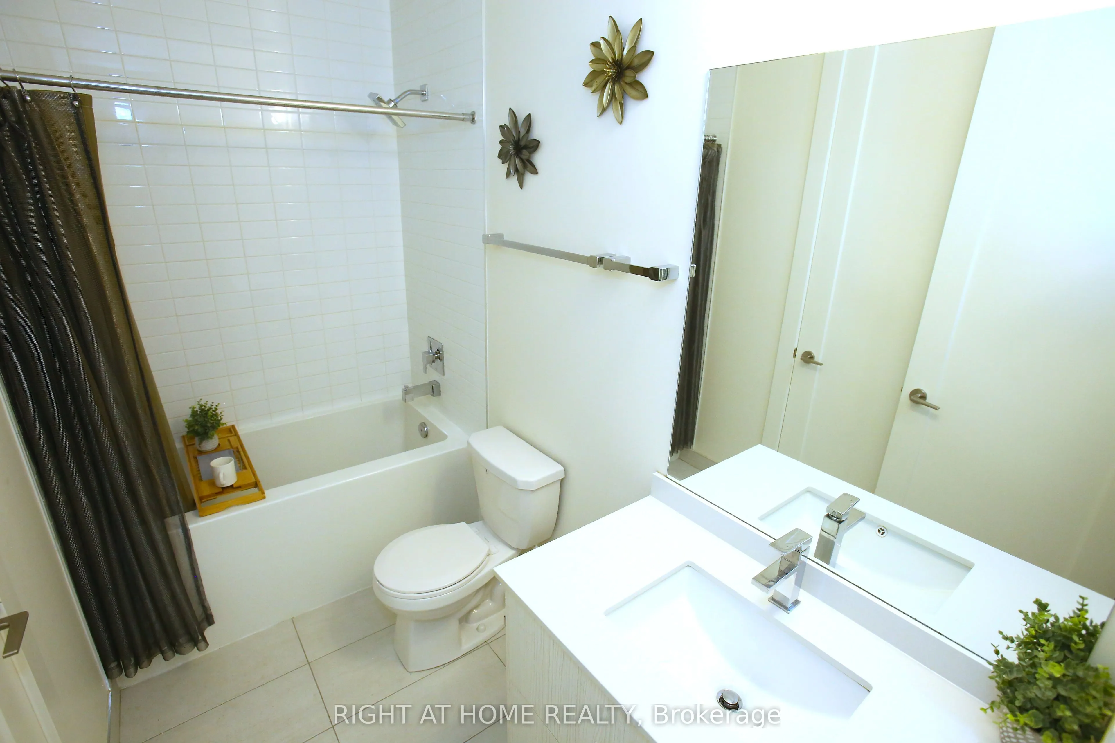 330 Richmond Street W, #210
