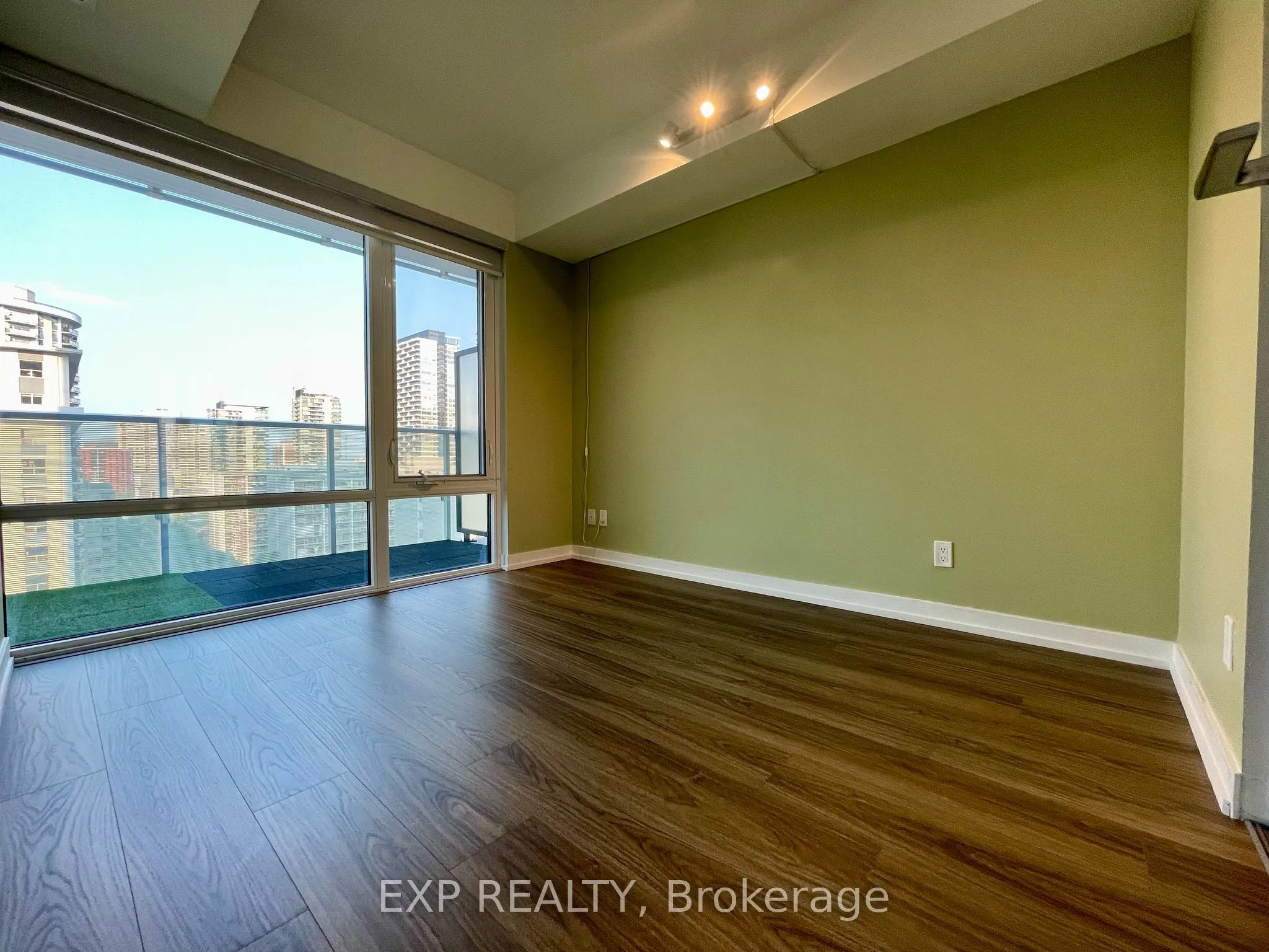 501 Yonge Street, #1208