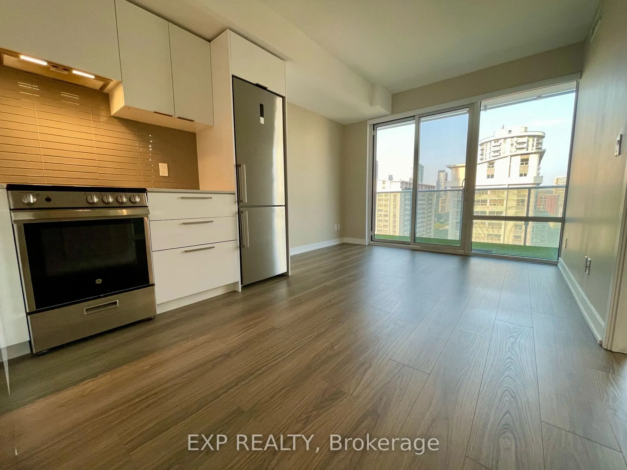 501 Yonge Street, #1208