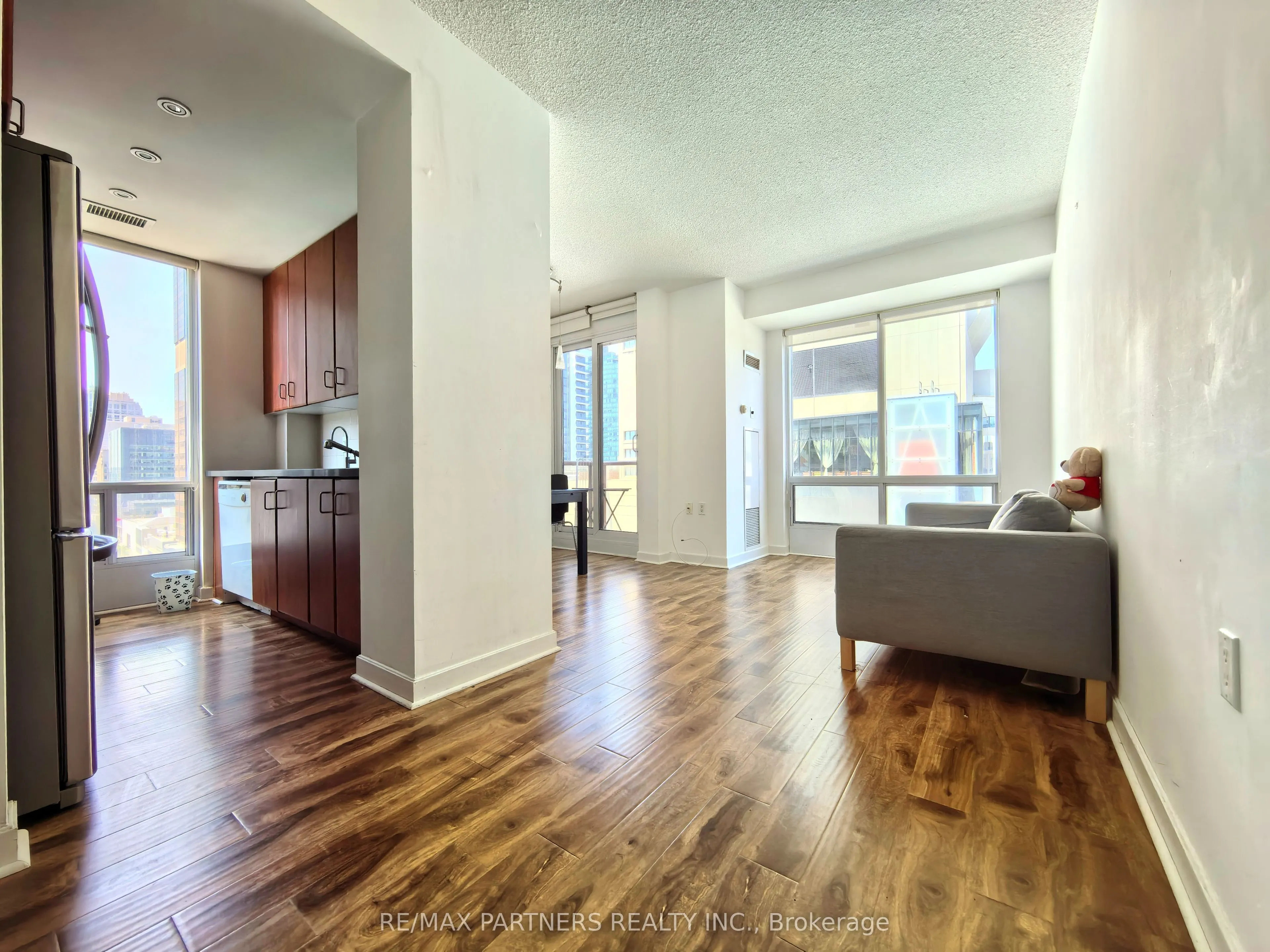 85 Bloor Street E, #1202