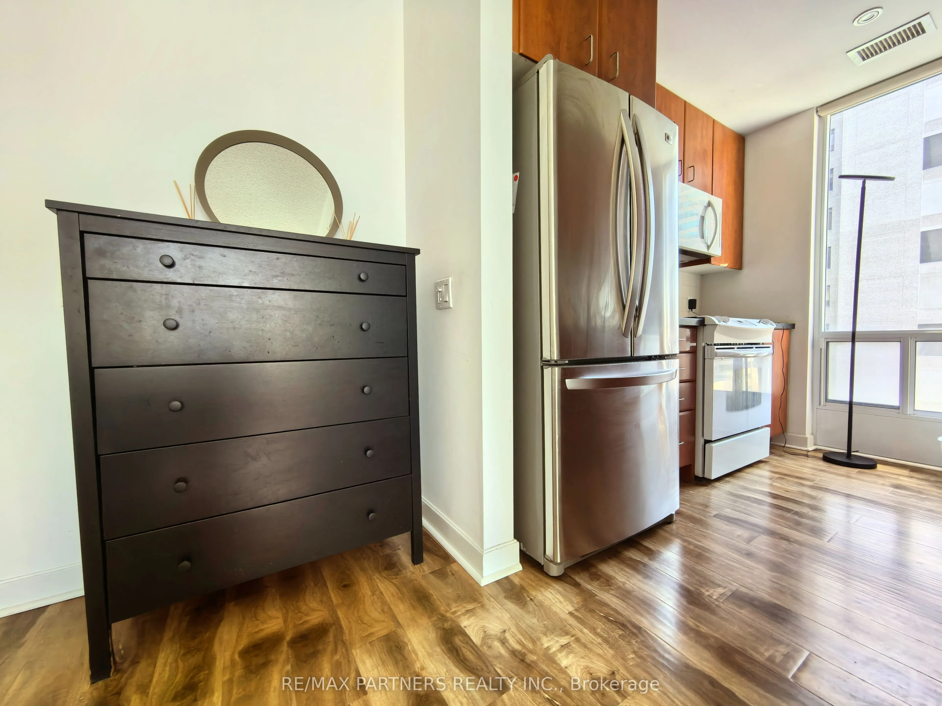 85 Bloor Street E, #1202