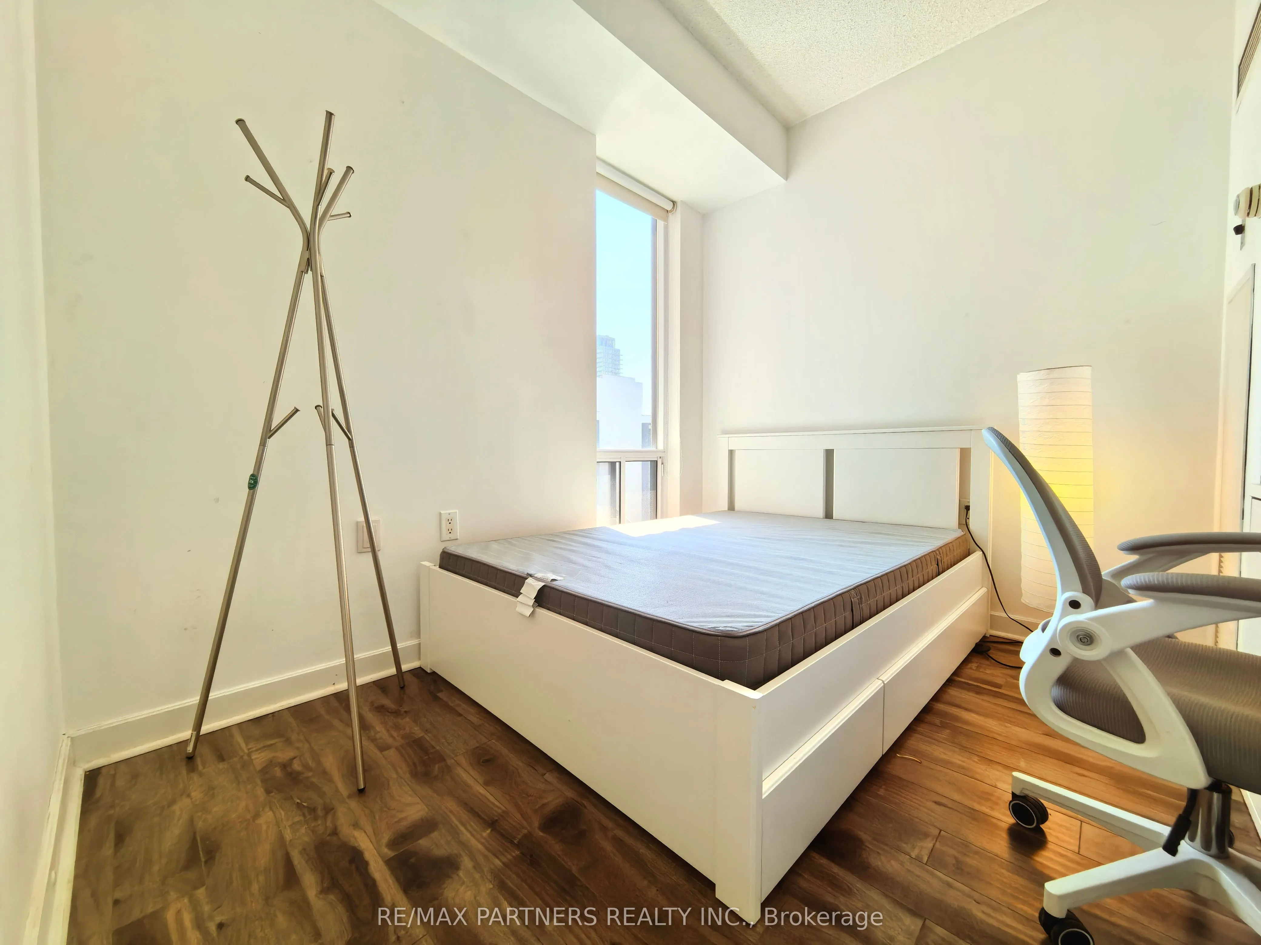 85 Bloor Street E, #1202
