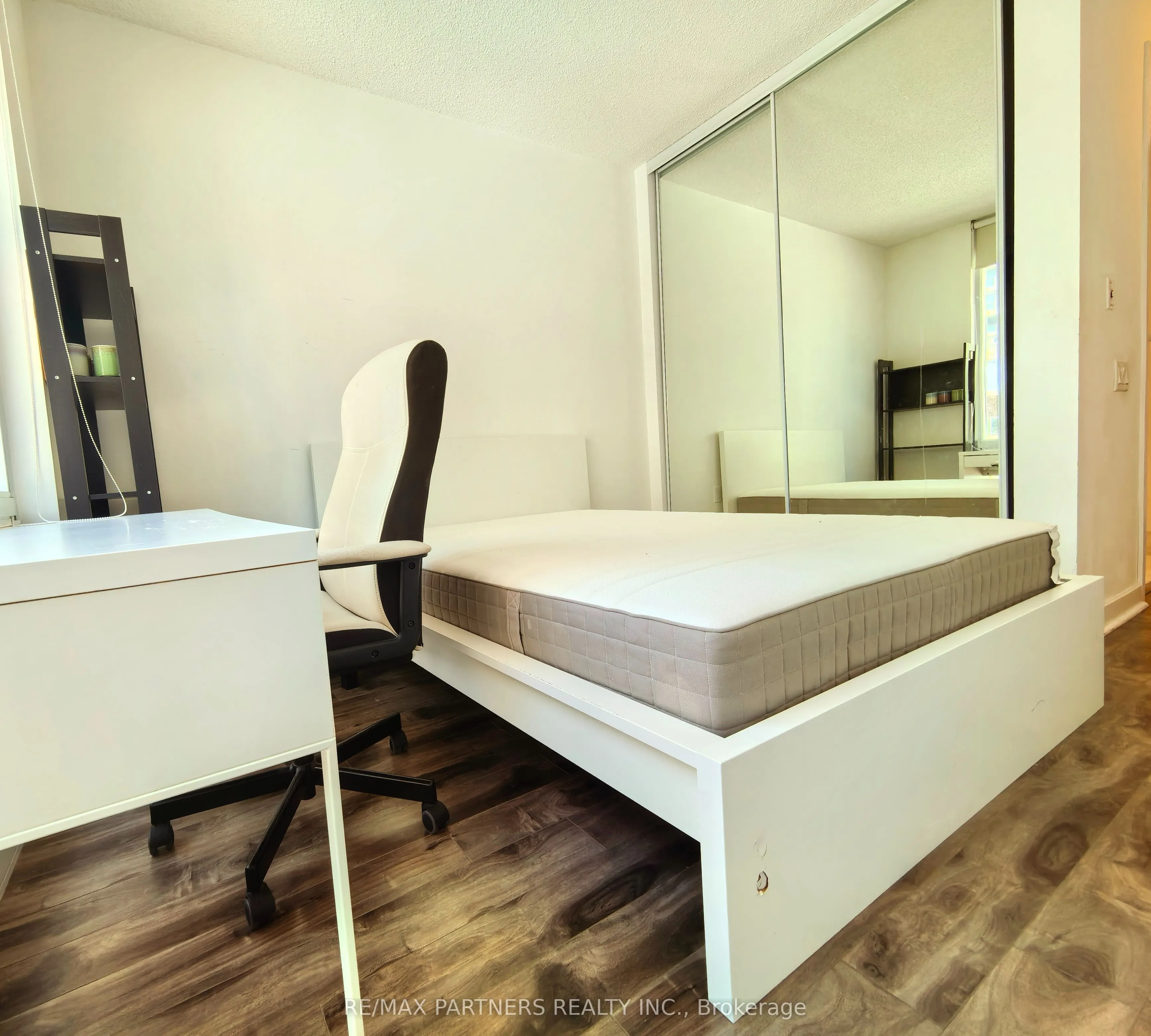 85 Bloor Street E, #1202
