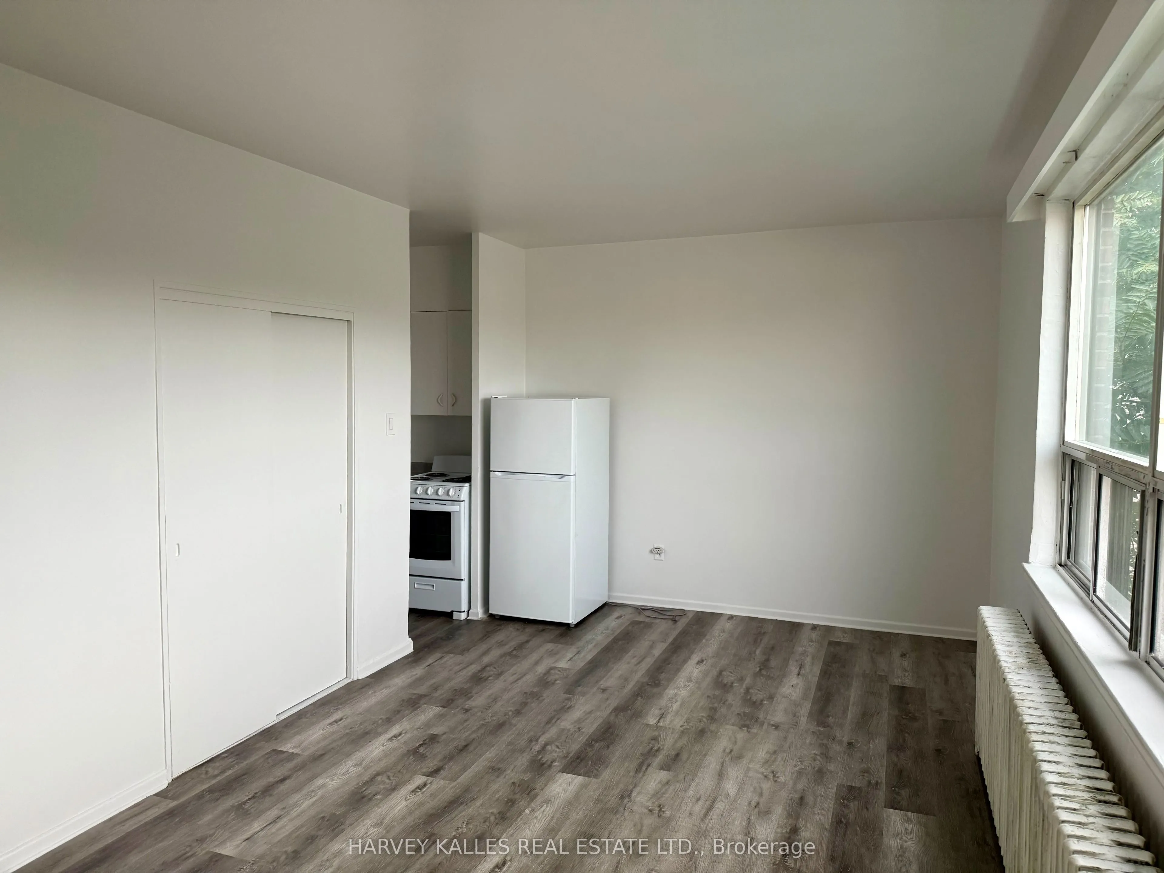 1582 Bathurst Street, #305