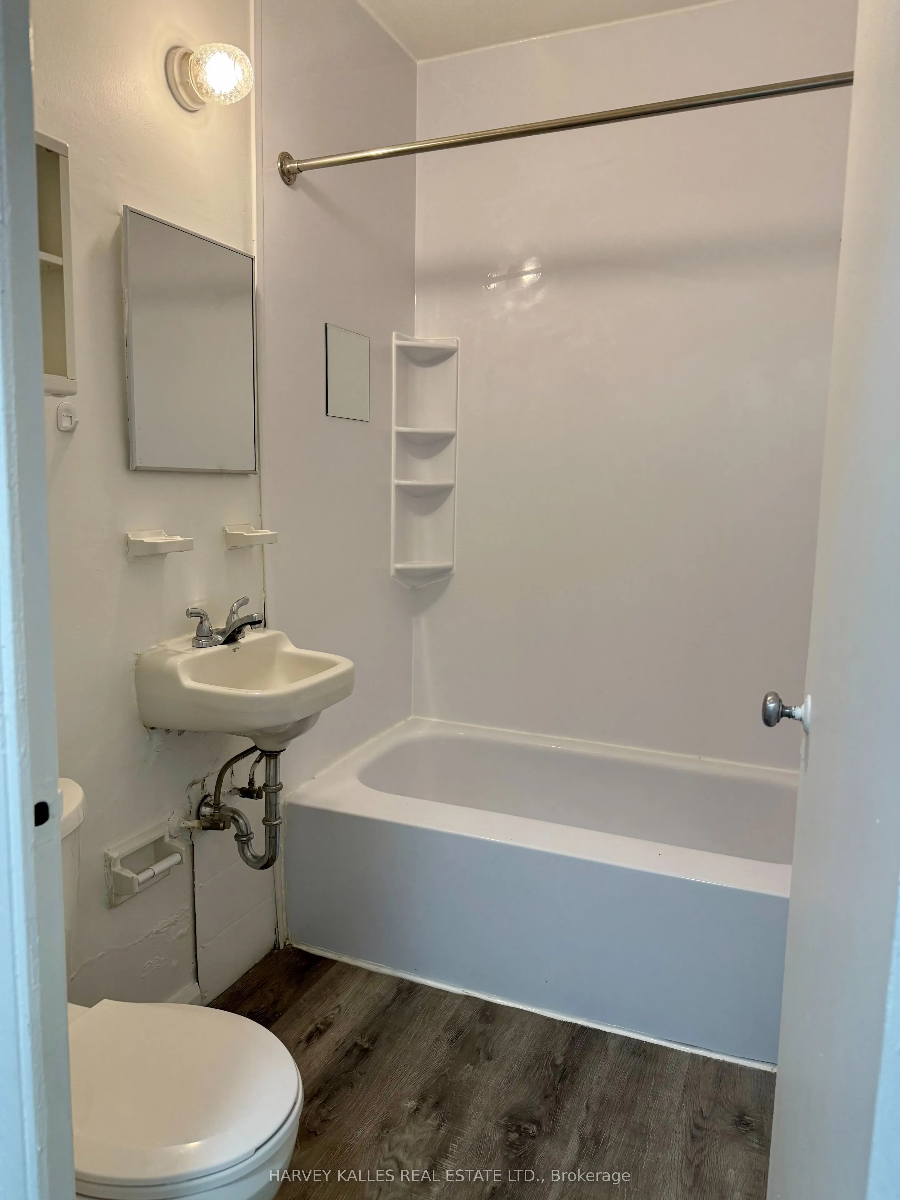 1582 Bathurst Street, #305