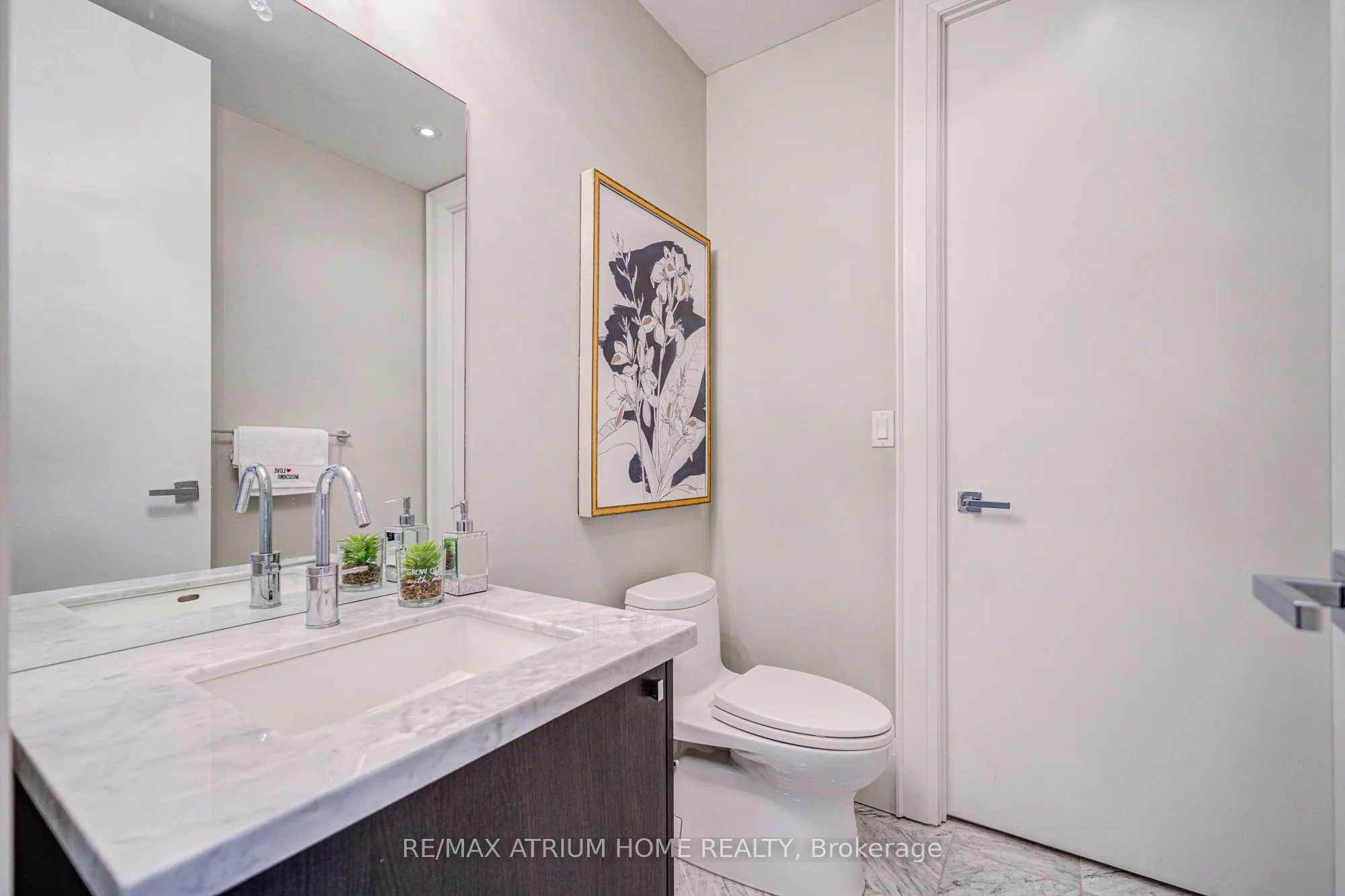 29 Queens Quay E, #1104