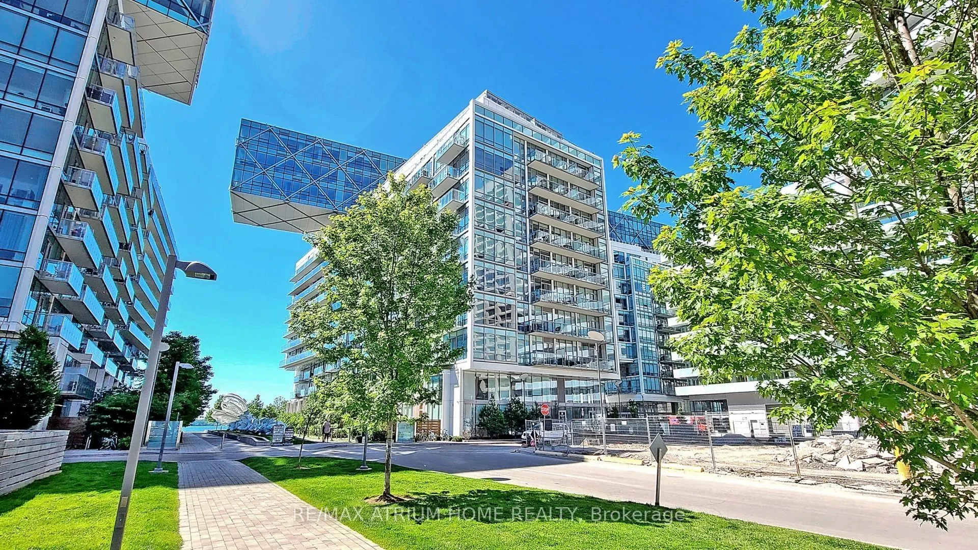 29 Queens Quay E, #1104