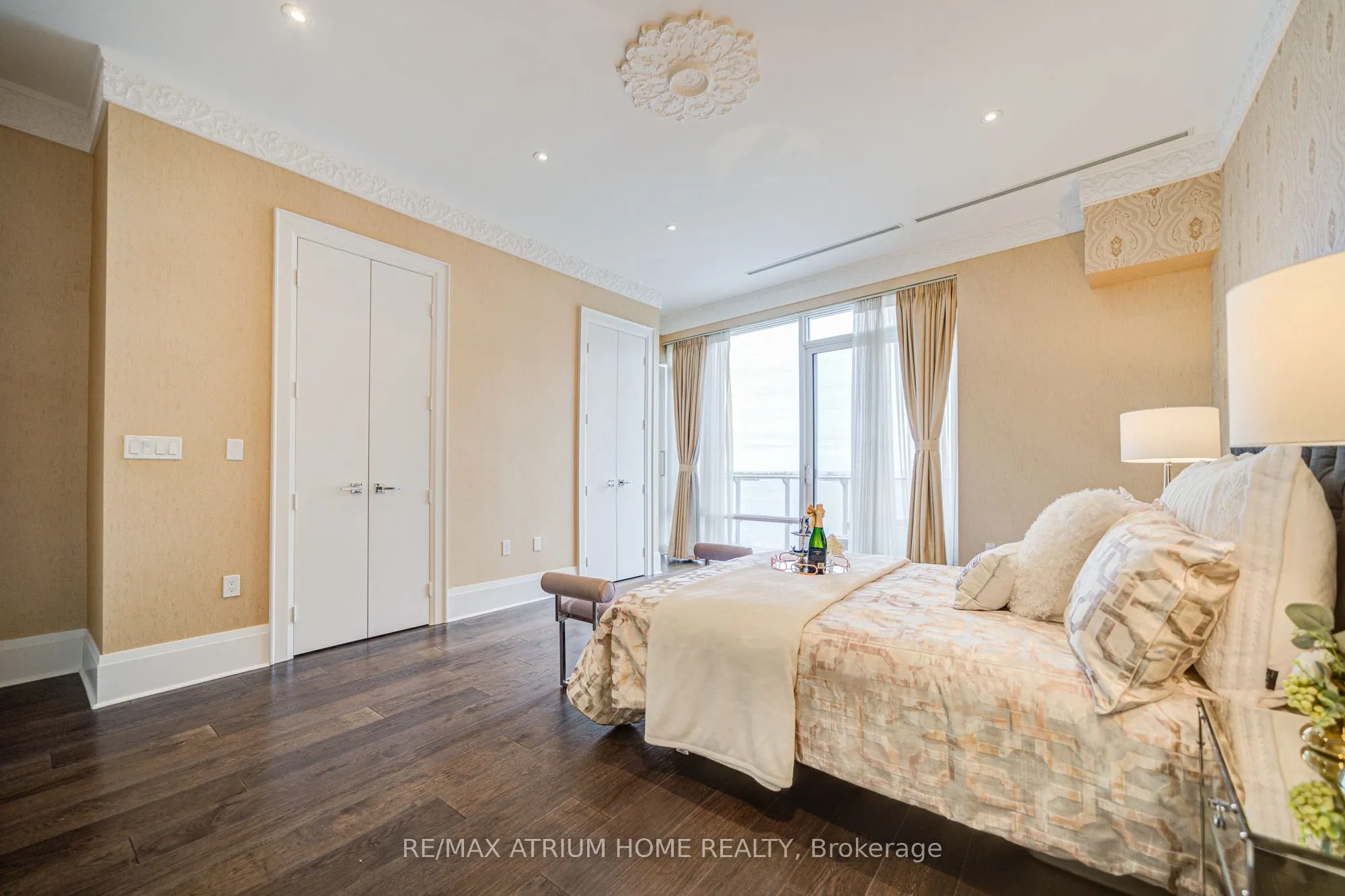 29 Queens Quay E, #1104