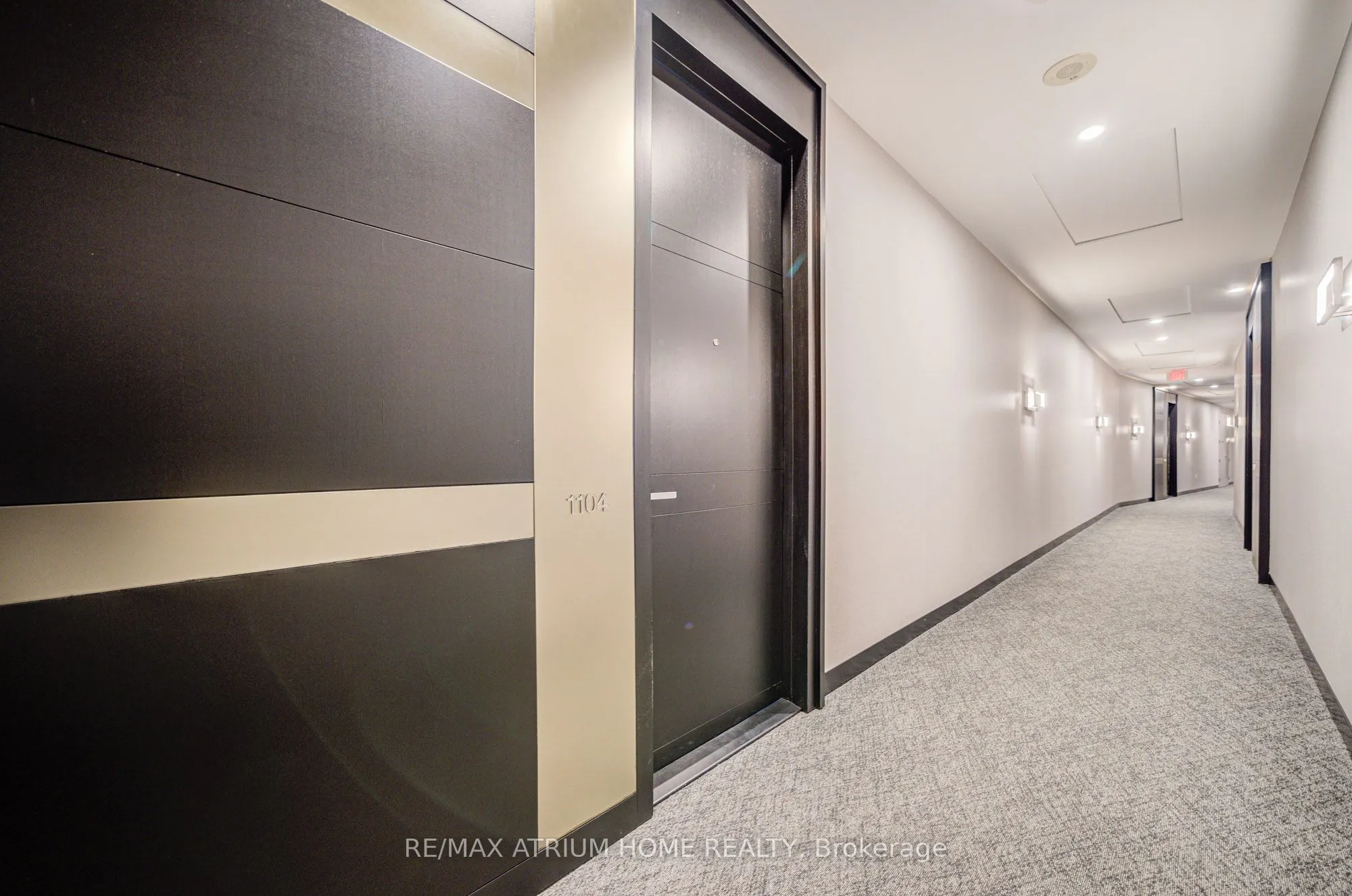 29 Queens Quay E, #1104