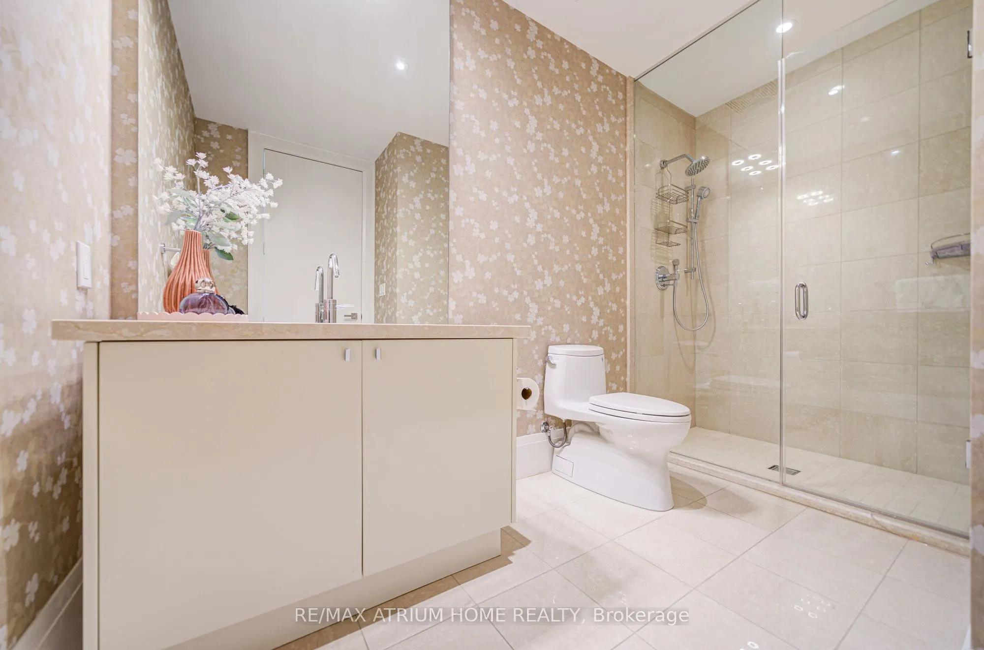 29 Queens Quay E, #1104