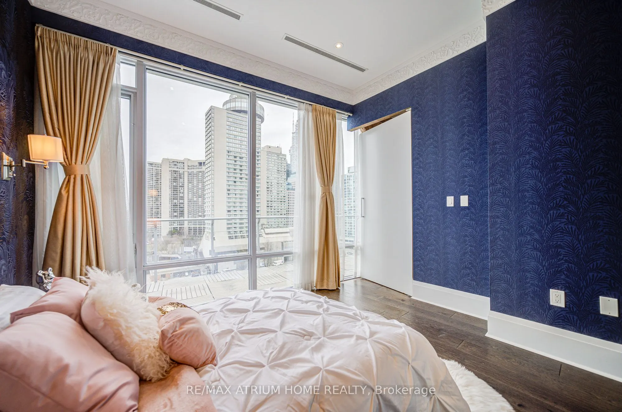 29 Queens Quay E, #1104