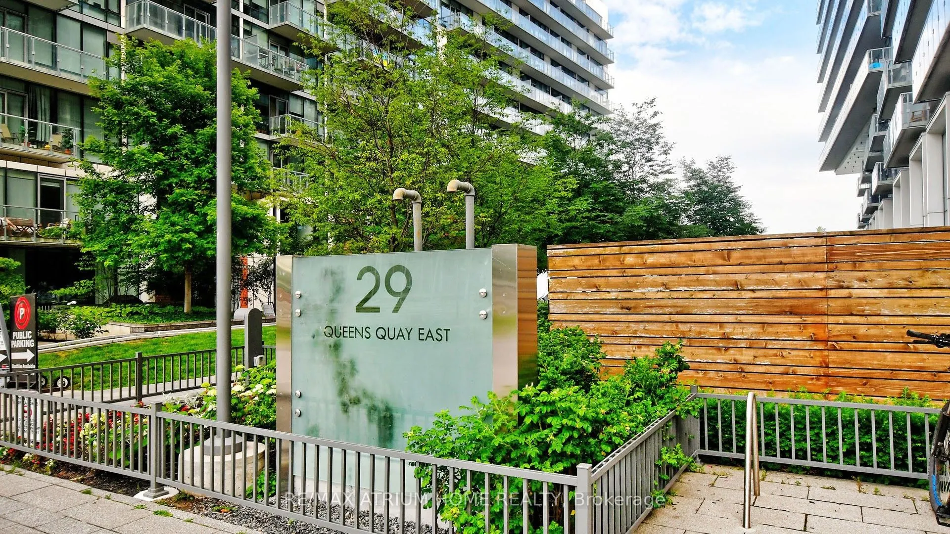 29 Queens Quay E, #1104