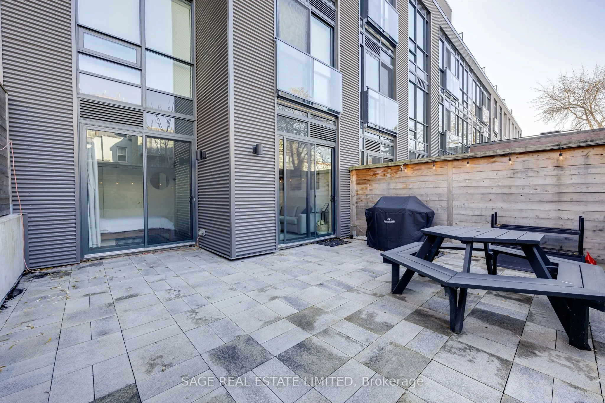 90 Niagara Street, #101