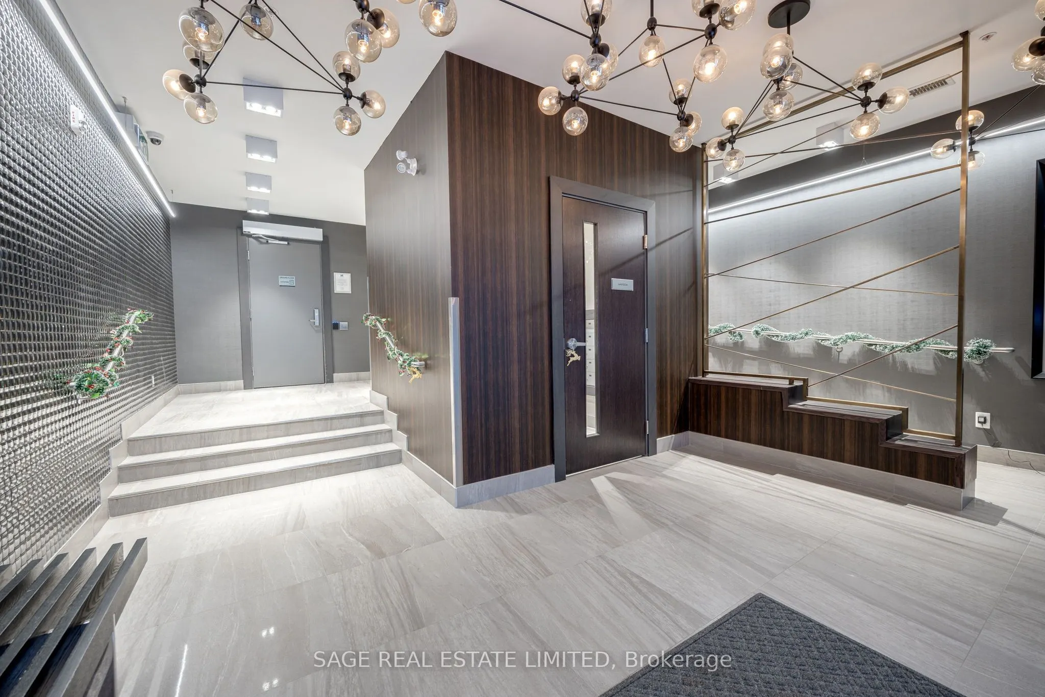 90 Niagara Street, #101