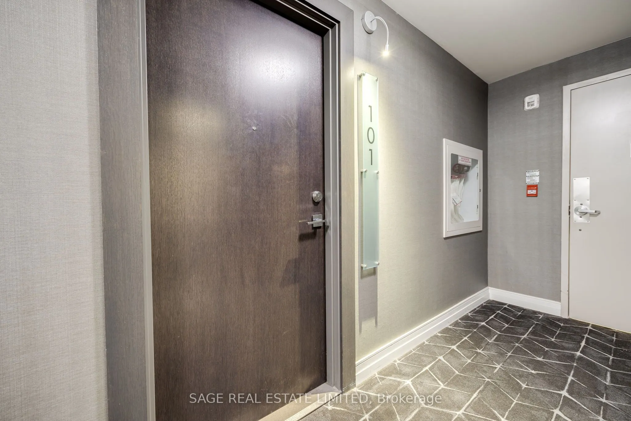 90 Niagara Street, #101