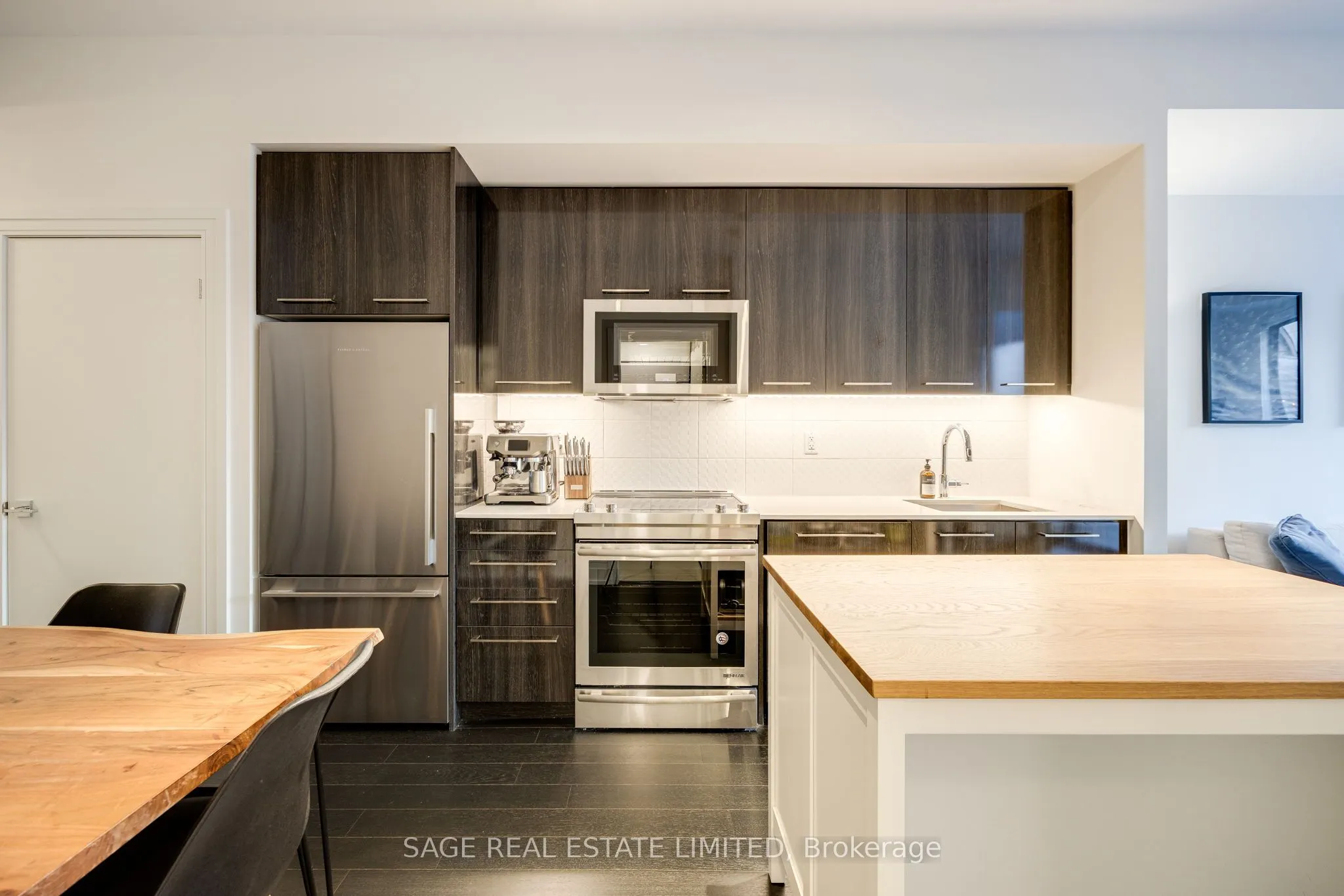 90 Niagara Street, #101